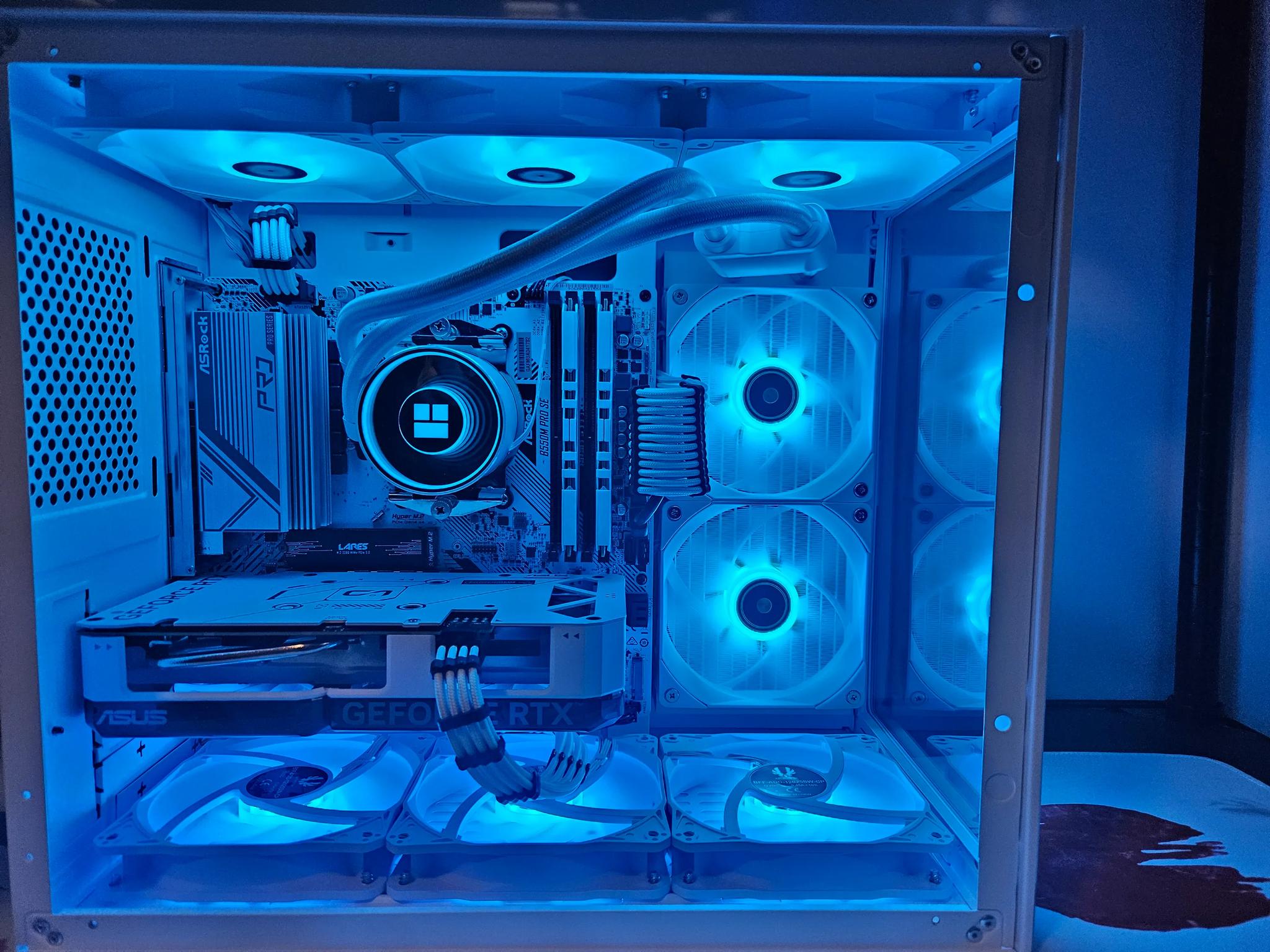 CYBER MONDAY SPECIAL Arctic Beast Ryzen 7 5700X / 32GB / 2TB SSD / RTX 4060