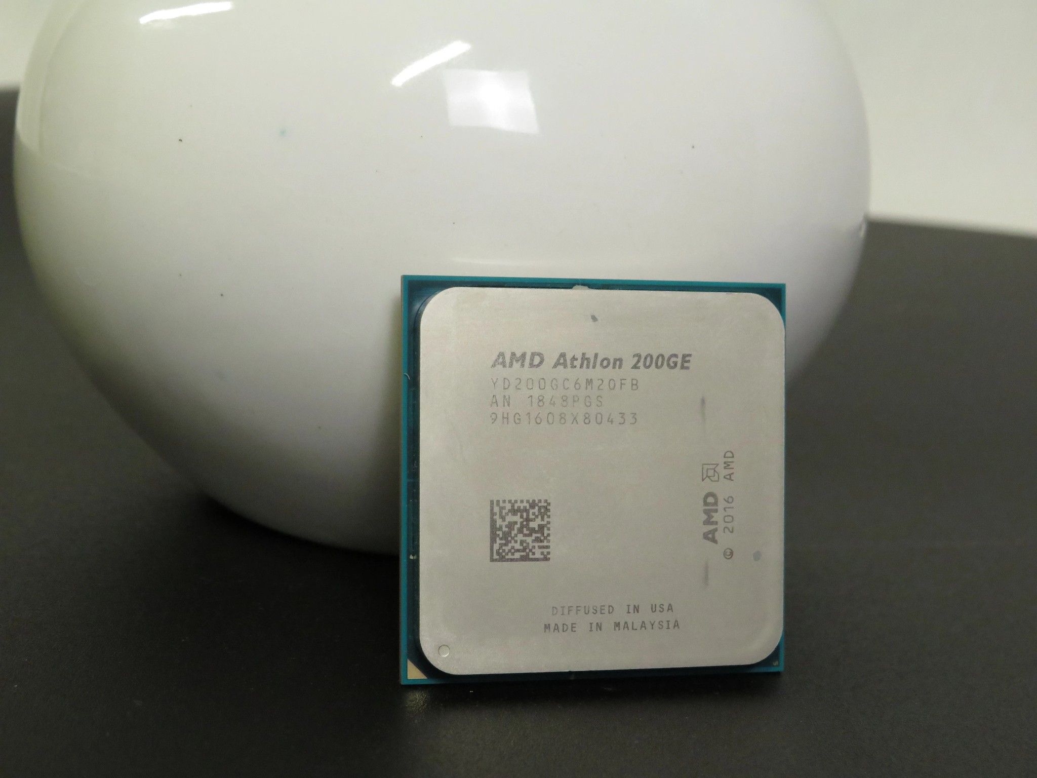 Used Athlon 200GE 2 Cores 4 threads AM4 w/integrated Raedon graphics