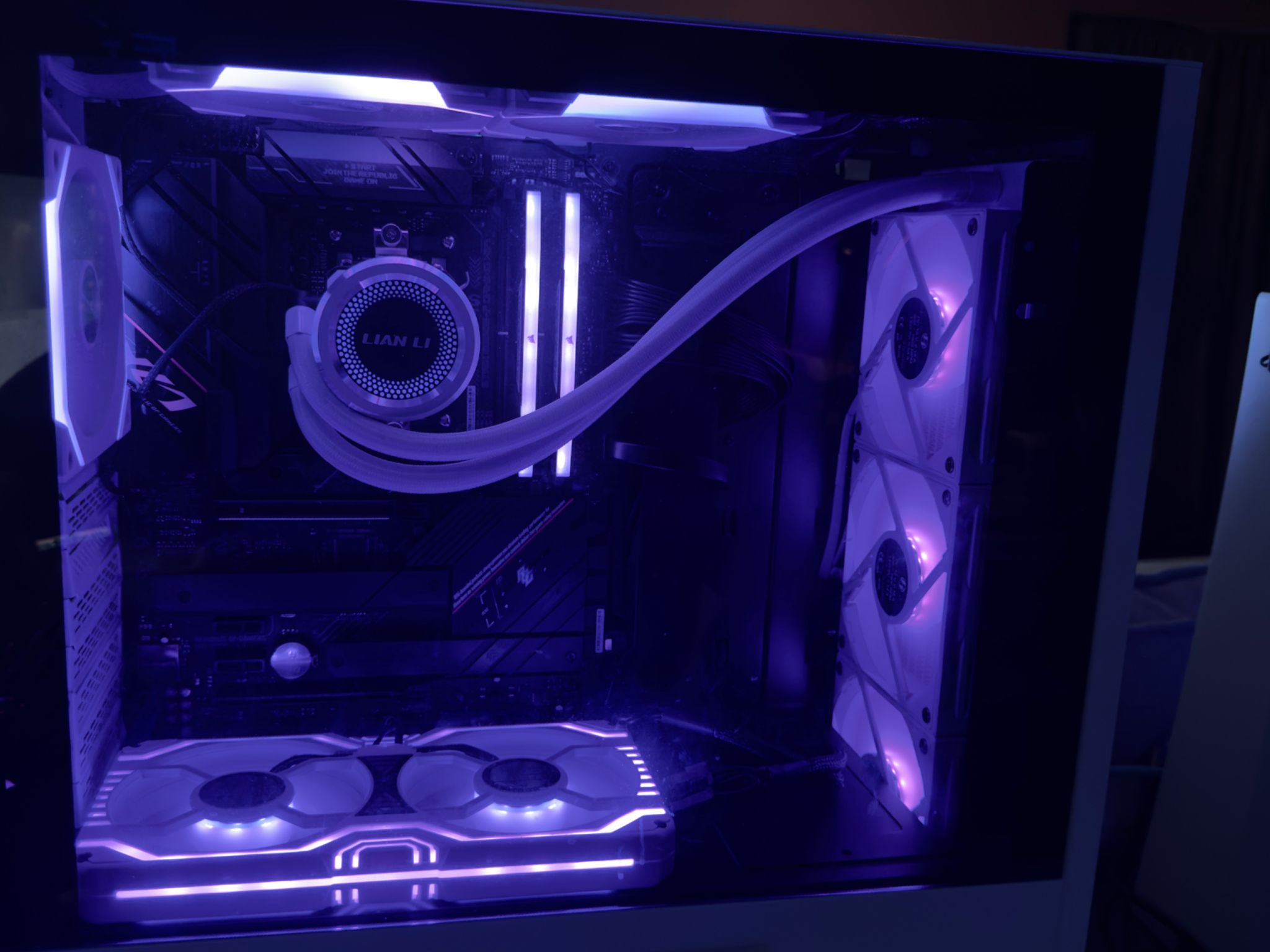 USED-VERY GOOD Lian Li Galahad 360 AIO RGB - White w/Box and all components including fans.