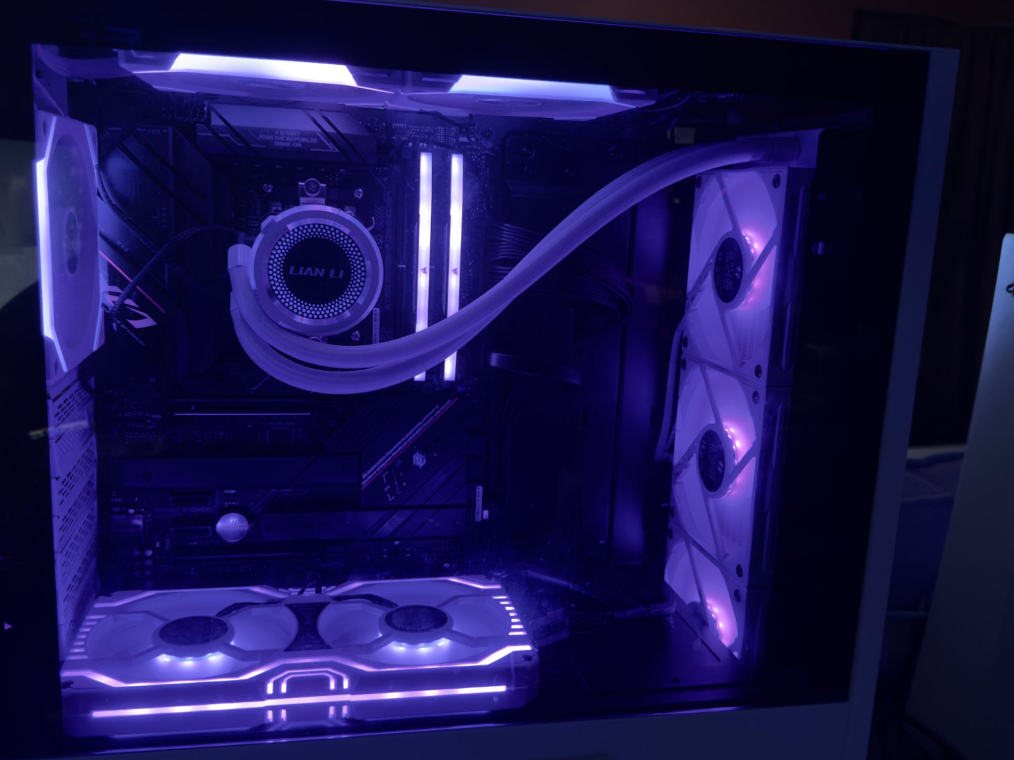 USED-VERY GOOD Lian Li Galahad 360 AIO RGB - White w/Box and all components including fans.