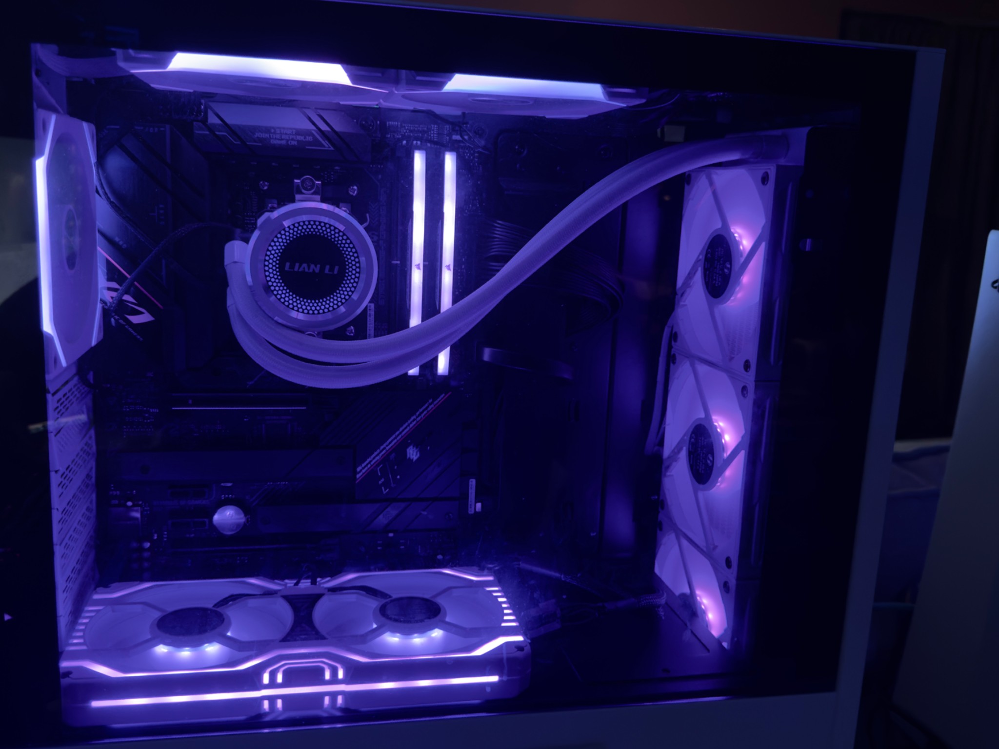 USED-VERY GOOD Lian Li Galahad 360 AIO RGB - White w/Box and all components including fans.