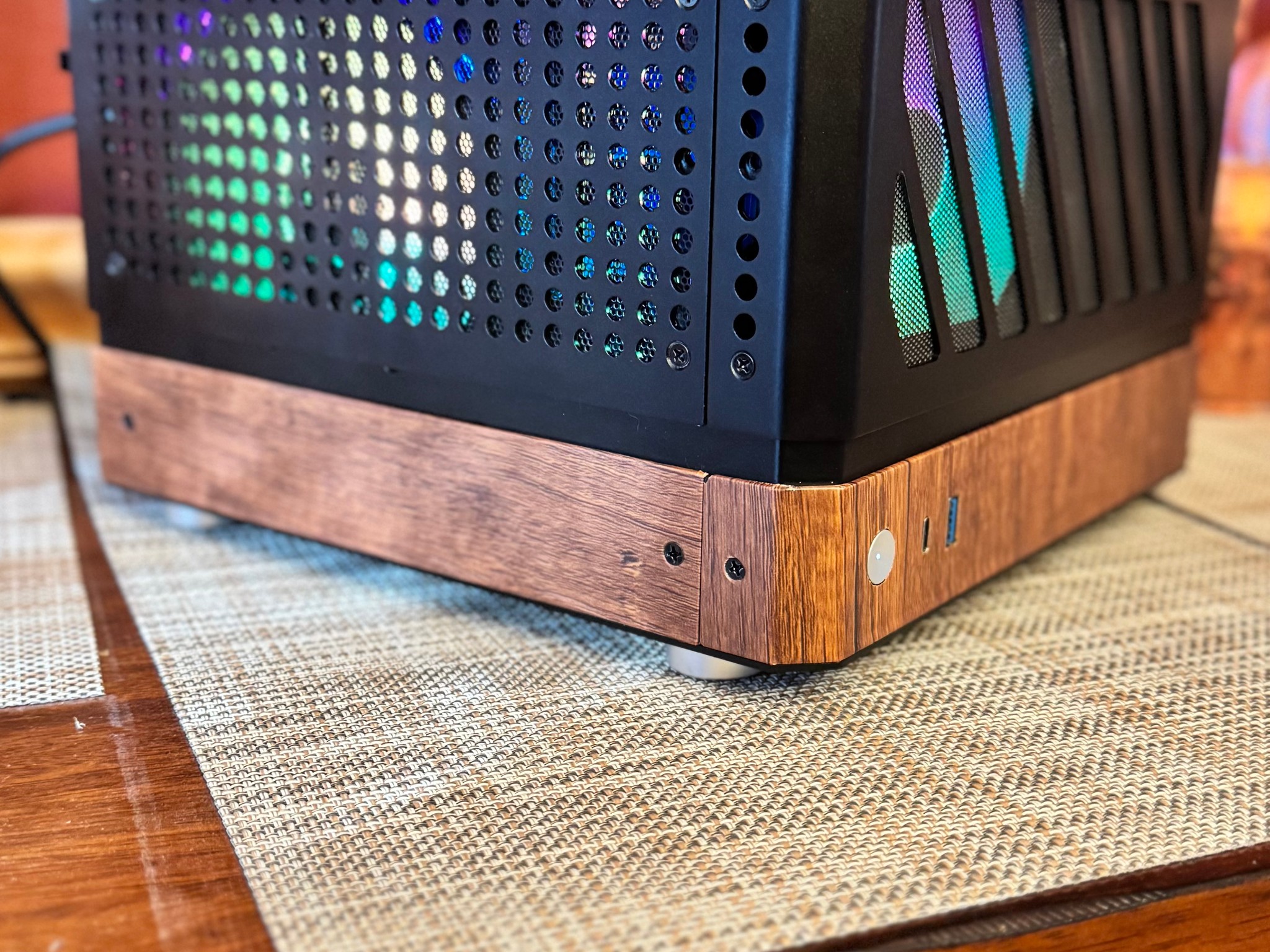 Luxury "Steam Machine" Ryzen 5 7600X3D Powercolor 9060 XT 32GB 1TB SteamOS 4K60 SFF Gaming Console