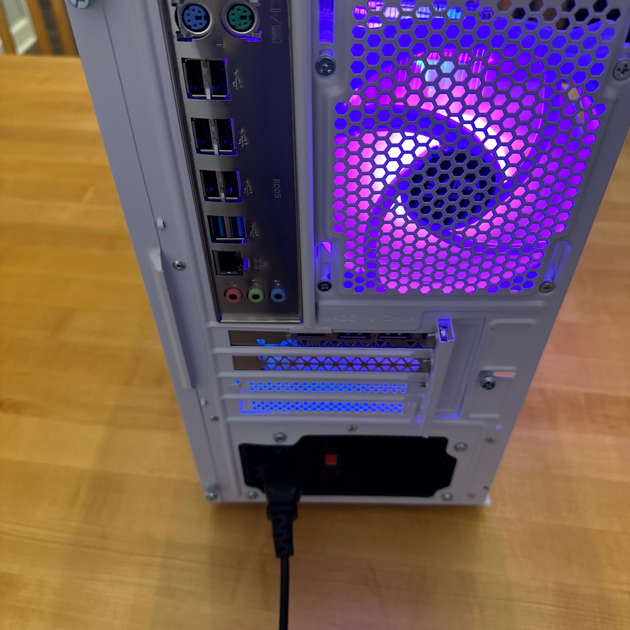 ⚪️❄️|RX 580 8gb, i7 5930k, 1tb SSD, 16gb Ram Budget Gaming PC