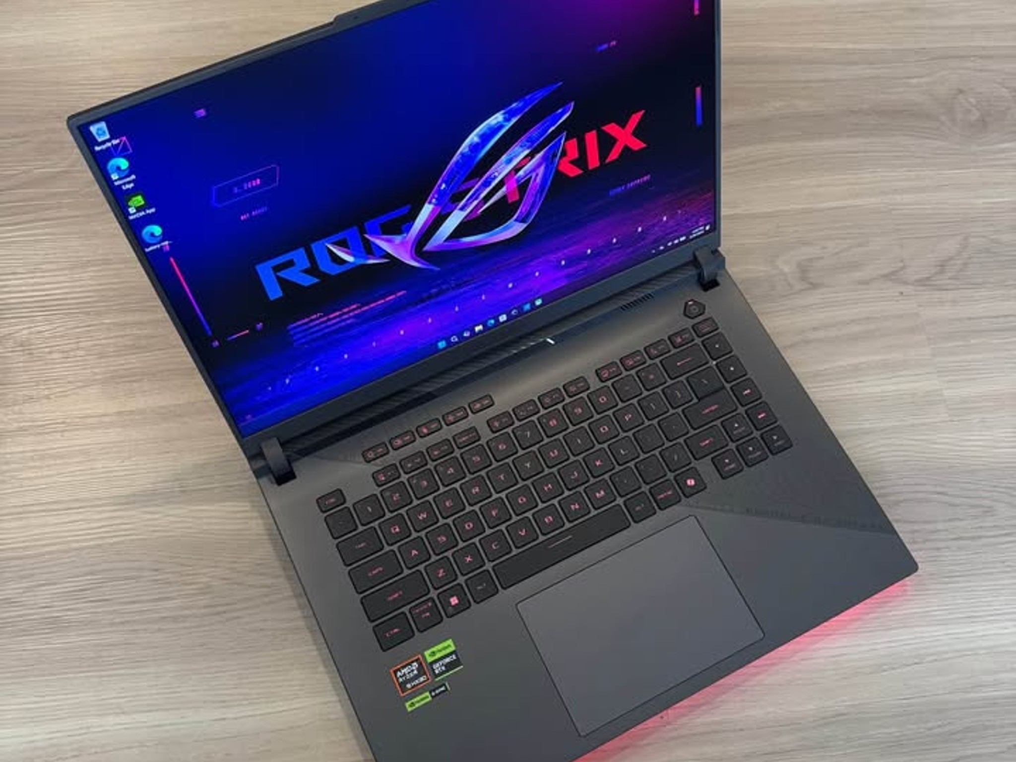 ASUS ROG Strix G16 - Ryzen 9 9955HX3D RTX 5070 Ti 32GB RAM 1TB SSD 16" 2.5K 240Hz