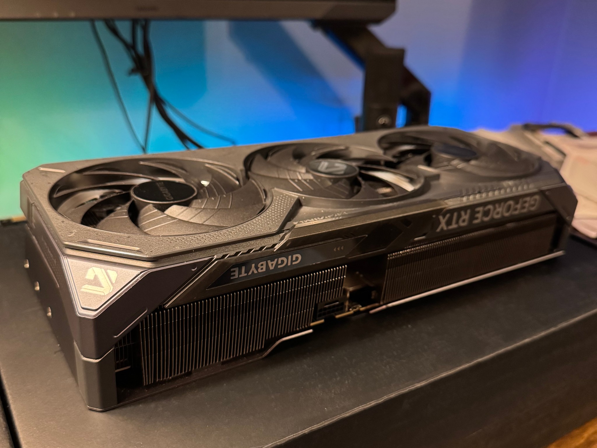 GIGABYTE GeForce RTX 5080 GAMING OC 16G