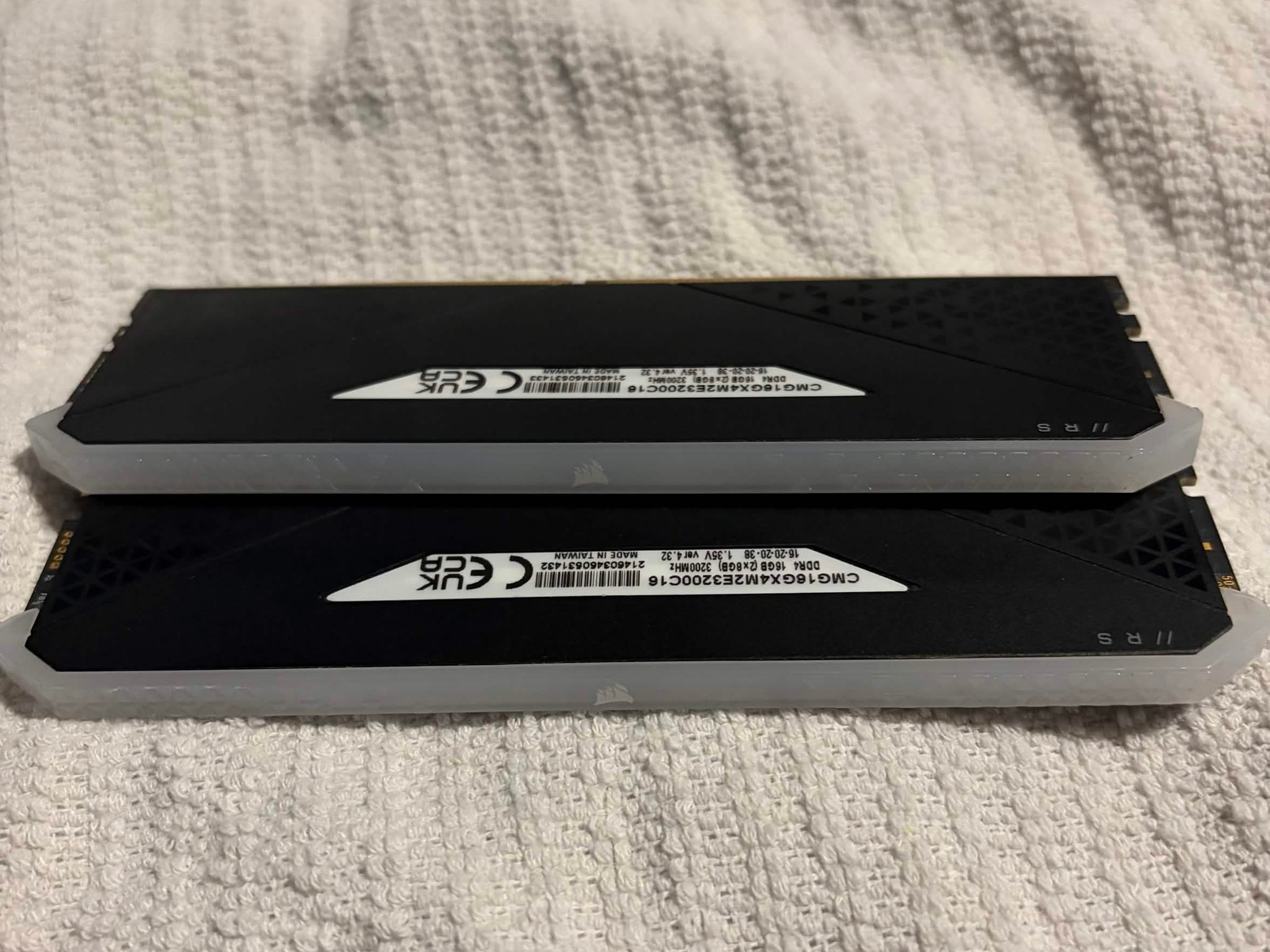 CORSAIR VENGEANCE RGB RS 16GB (2 x 8GB) DDR4 DRAM Up To 3200MHz C16 Memory Kit