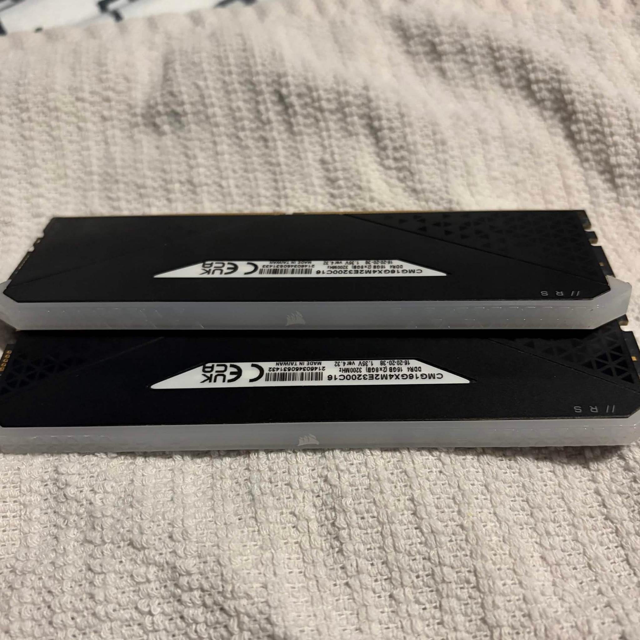 CORSAIR VENGEANCE RGB RS 16GB (2 x 8GB) DDR4 DRAM Up To 3200MHz C16 Memory Kit