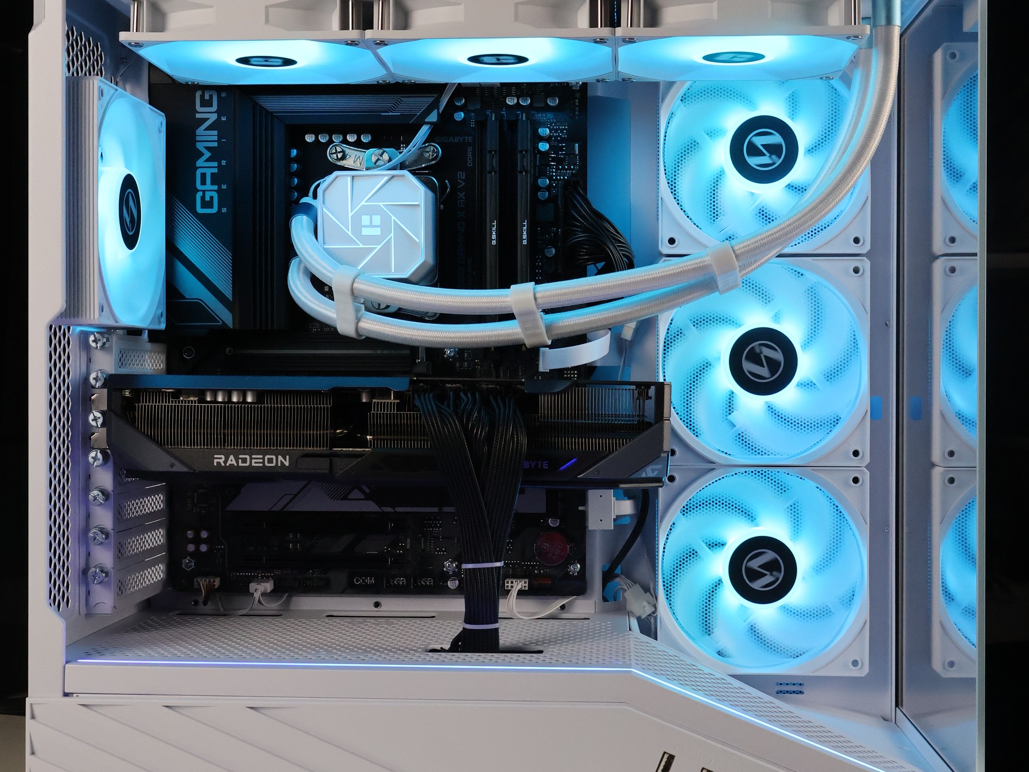 ⚪ Ryzen 7 9700X/RX 9070XT 16GB Gaming/Streaming PC ⚪