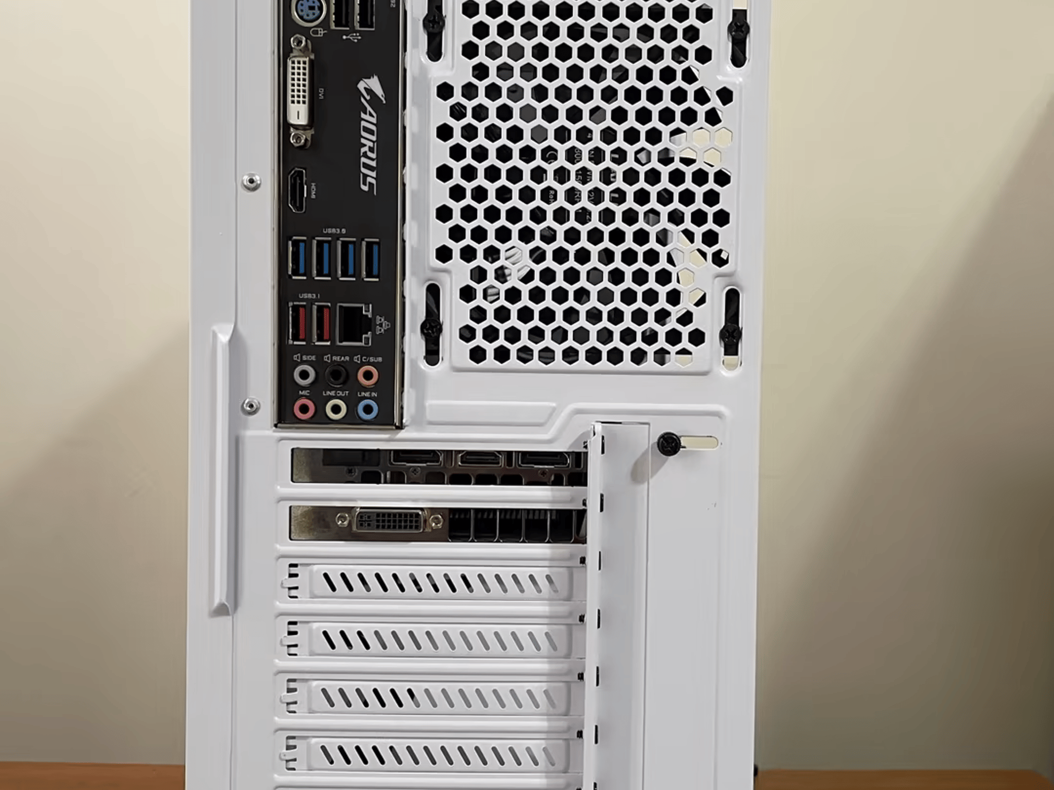 “Flashbang”- R5 2600/ GTX 980TI Mid-Range Gaming PC