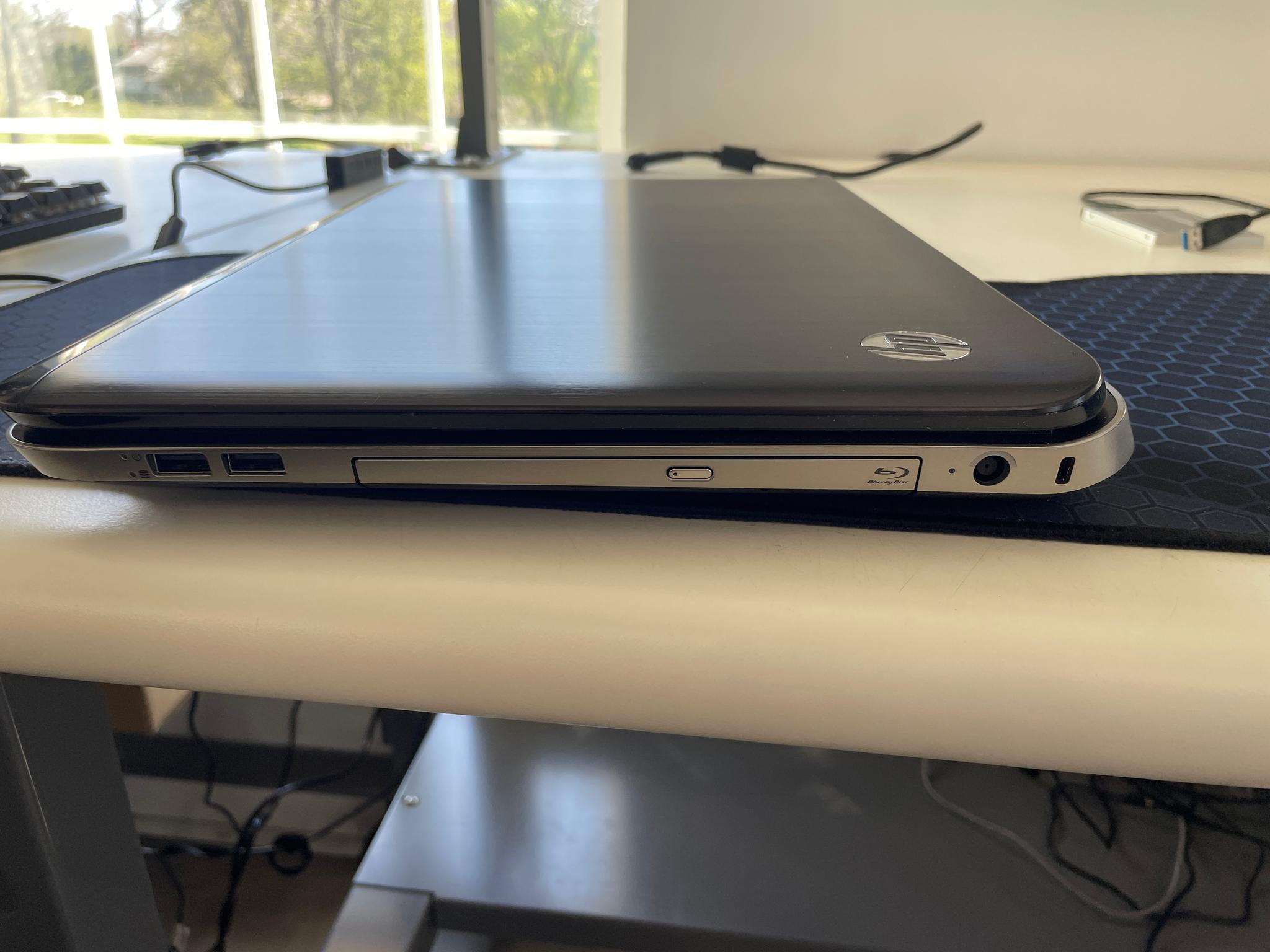 HP Pavilion dv7 - i7-2630QM + Radeon HD 6700M + 256 2.5” SSD