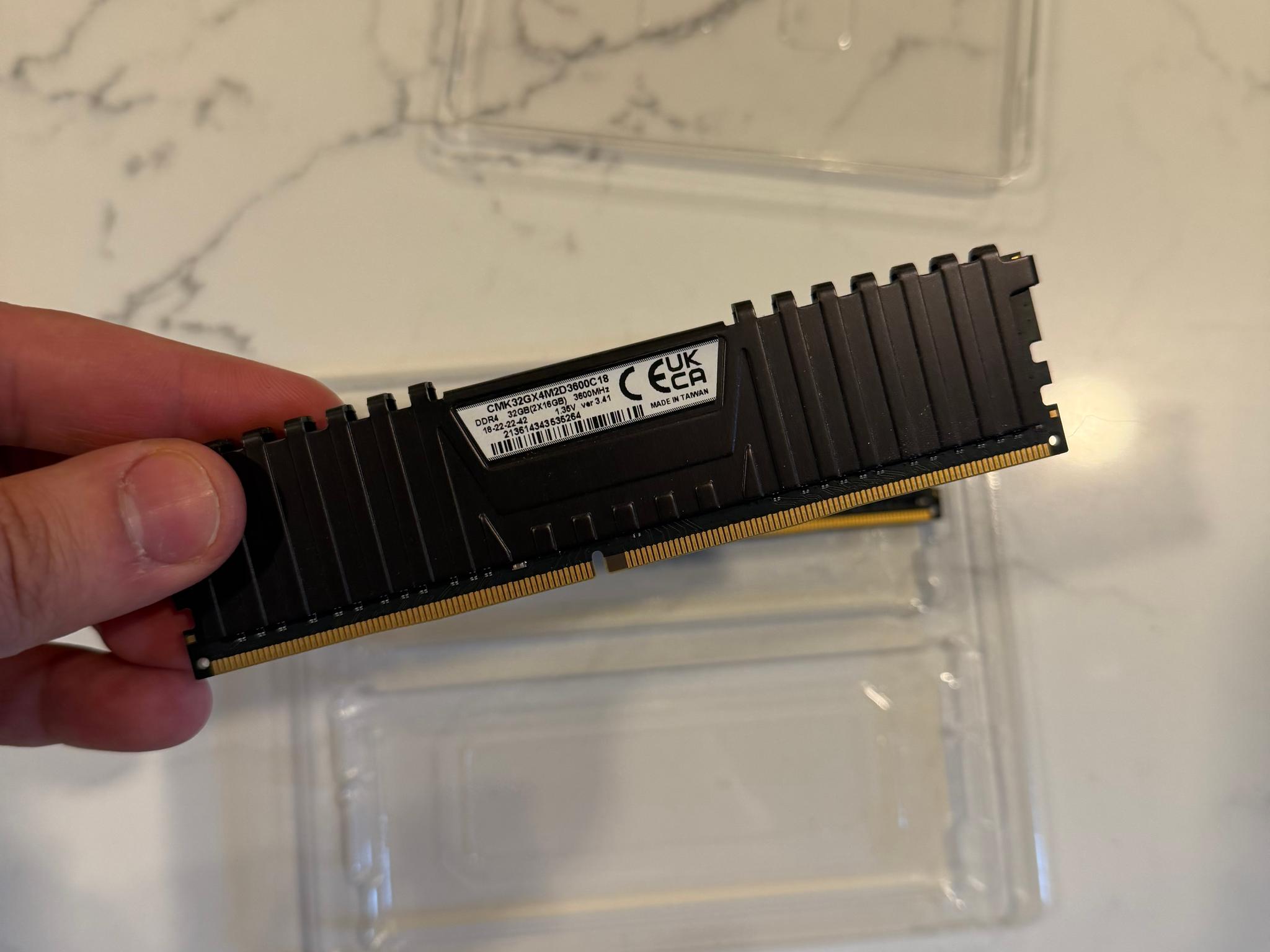CORSAIR VENGEANCE LPX 32GB (2x16GB) DDR4 3600MHz