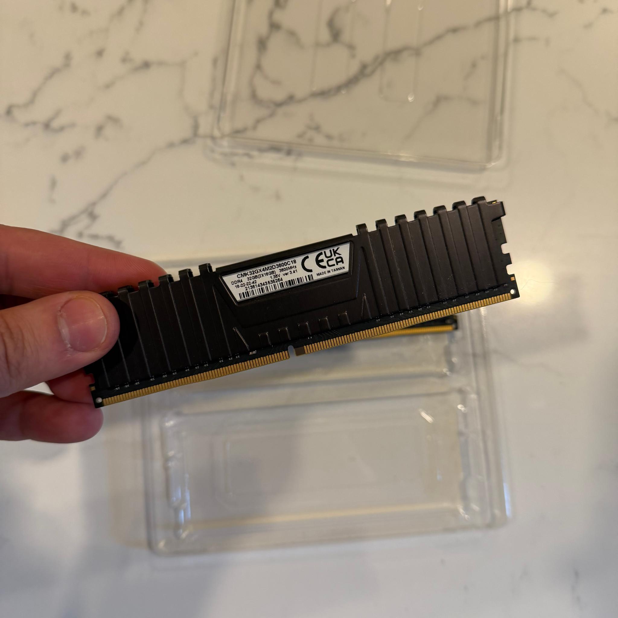CORSAIR VENGEANCE LPX 32GB (2x16GB) DDR4 3600MHz
