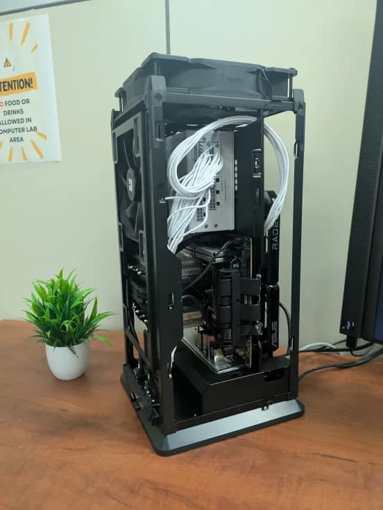 Fractal Mood Gaming PC