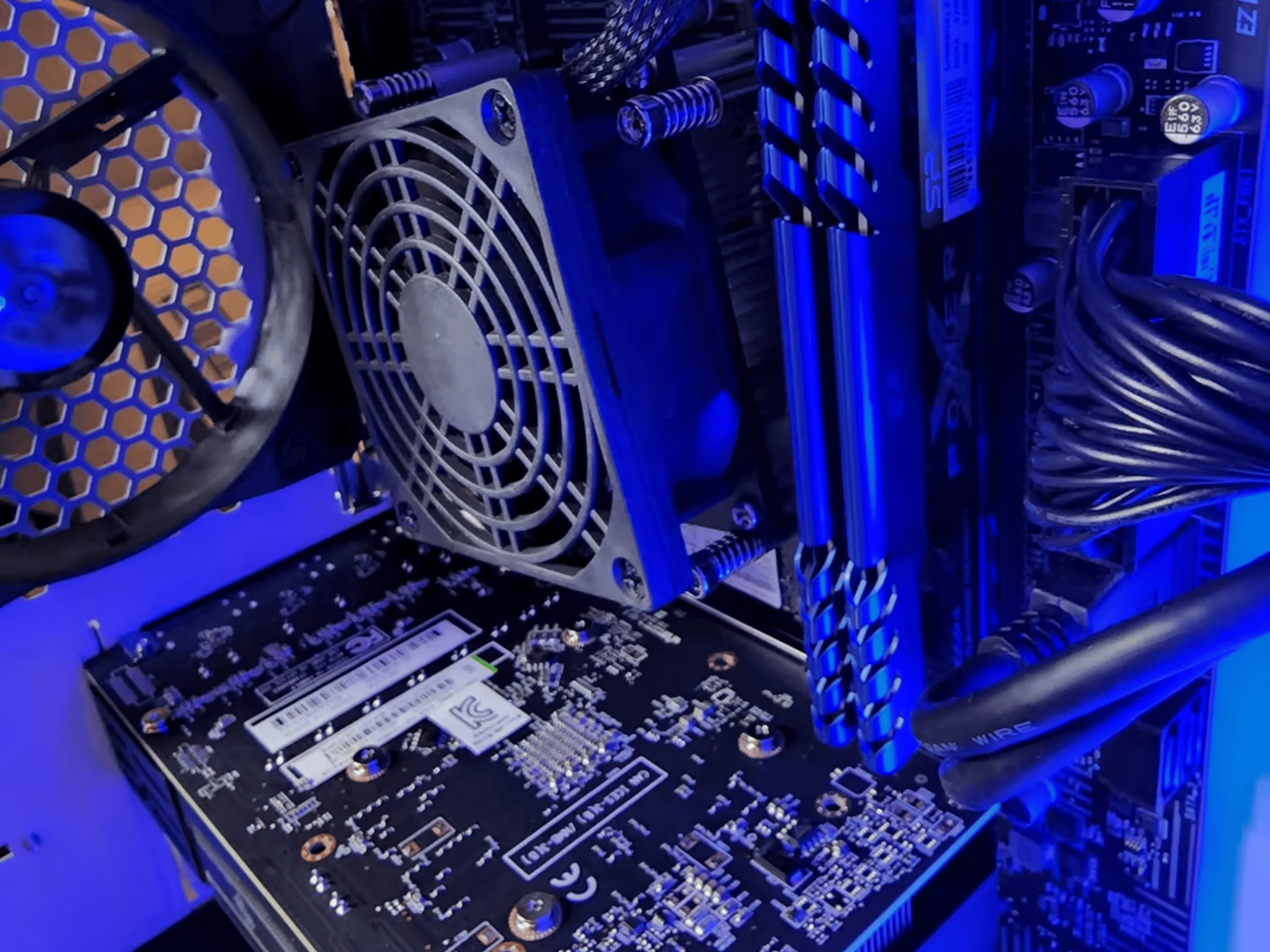 Intel Core i3 10100F // AMD Radeon RX5500 4GB // Silicon Power 16GB 3200MHz