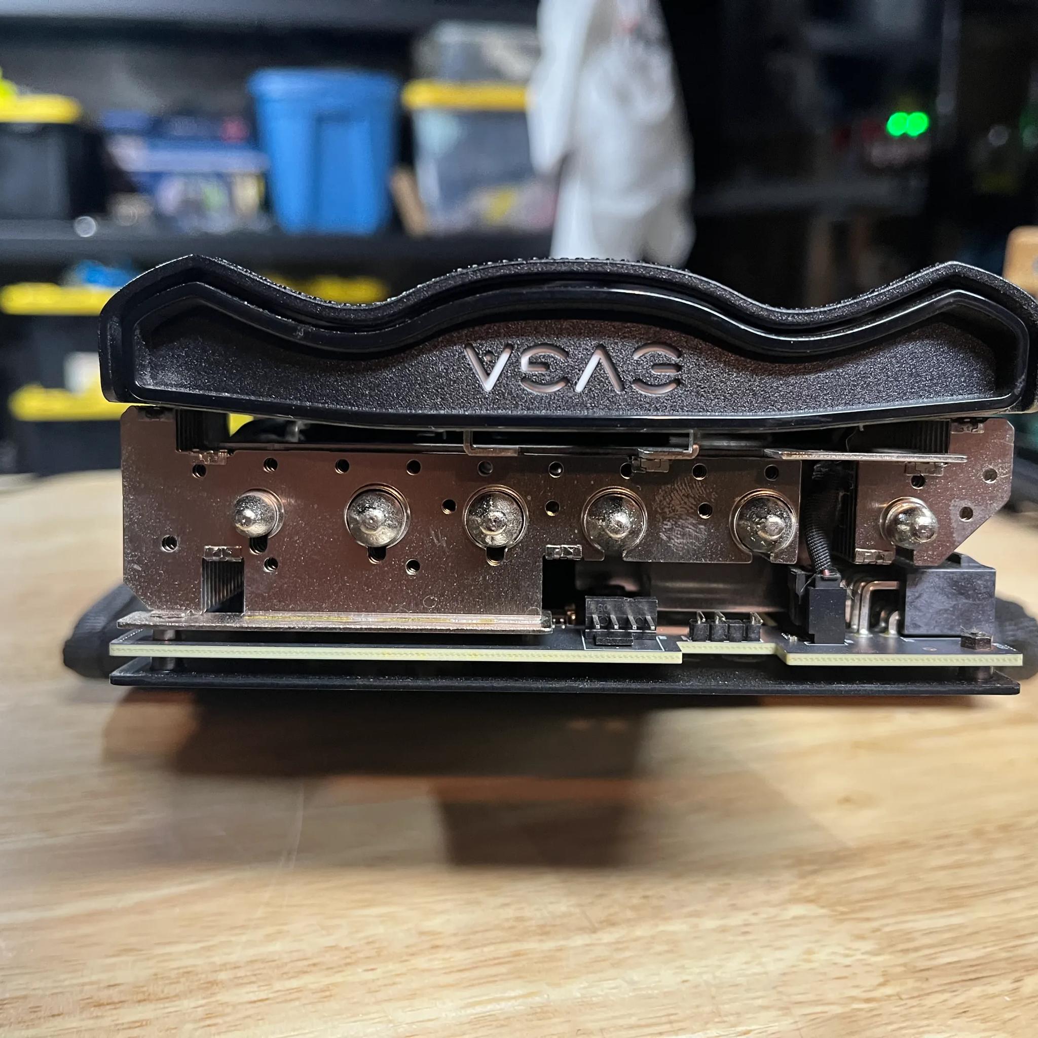 EVGA 3090 FTW with anti-sag bracket and right-angled PCIe power adaptors