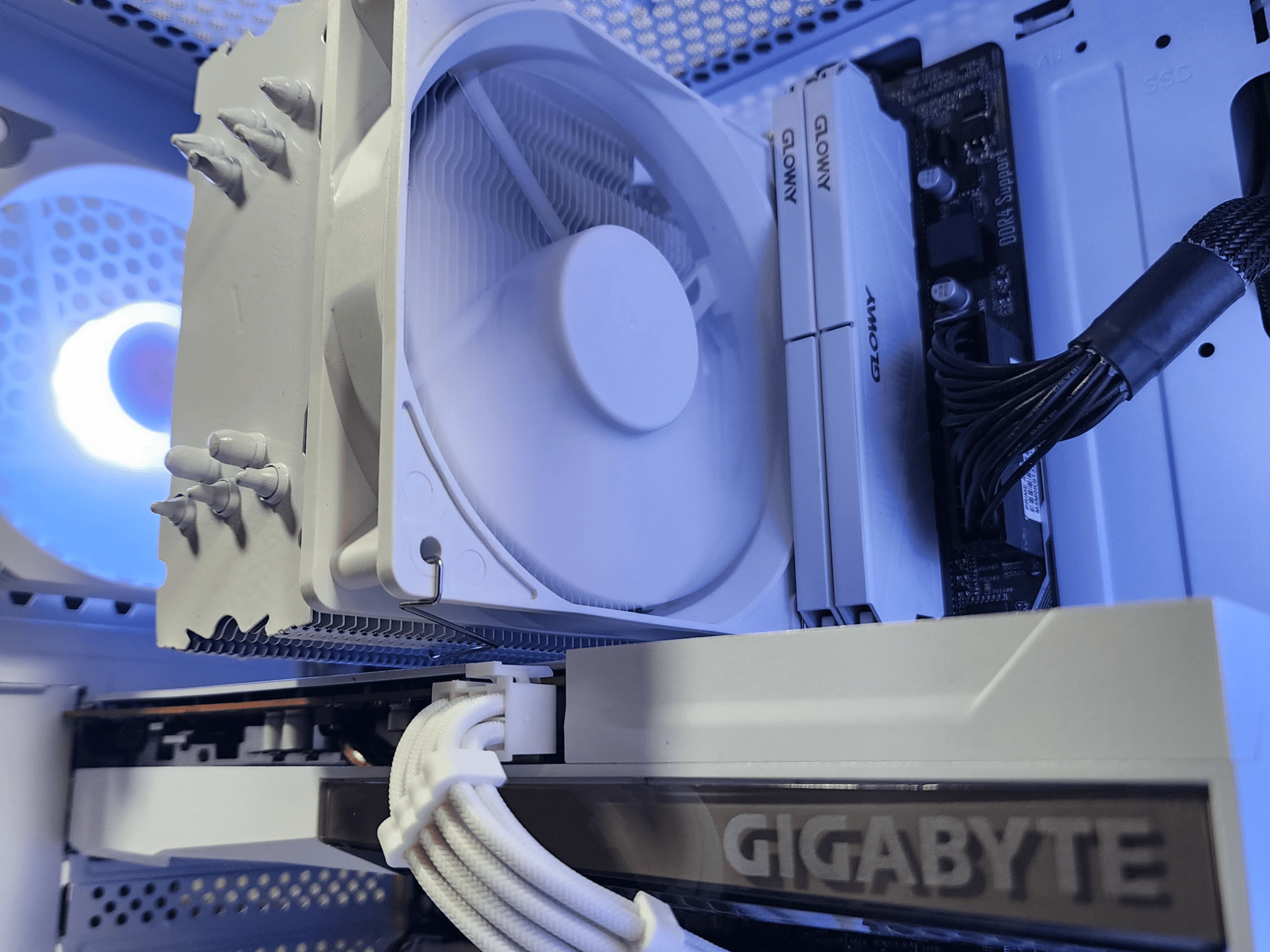 🤍🤍🤍 Gigabyte Radeon RX 6600 8GB // AMD Ryzen 5 3500X 6-Core // Gloway 16GB 3200MHz