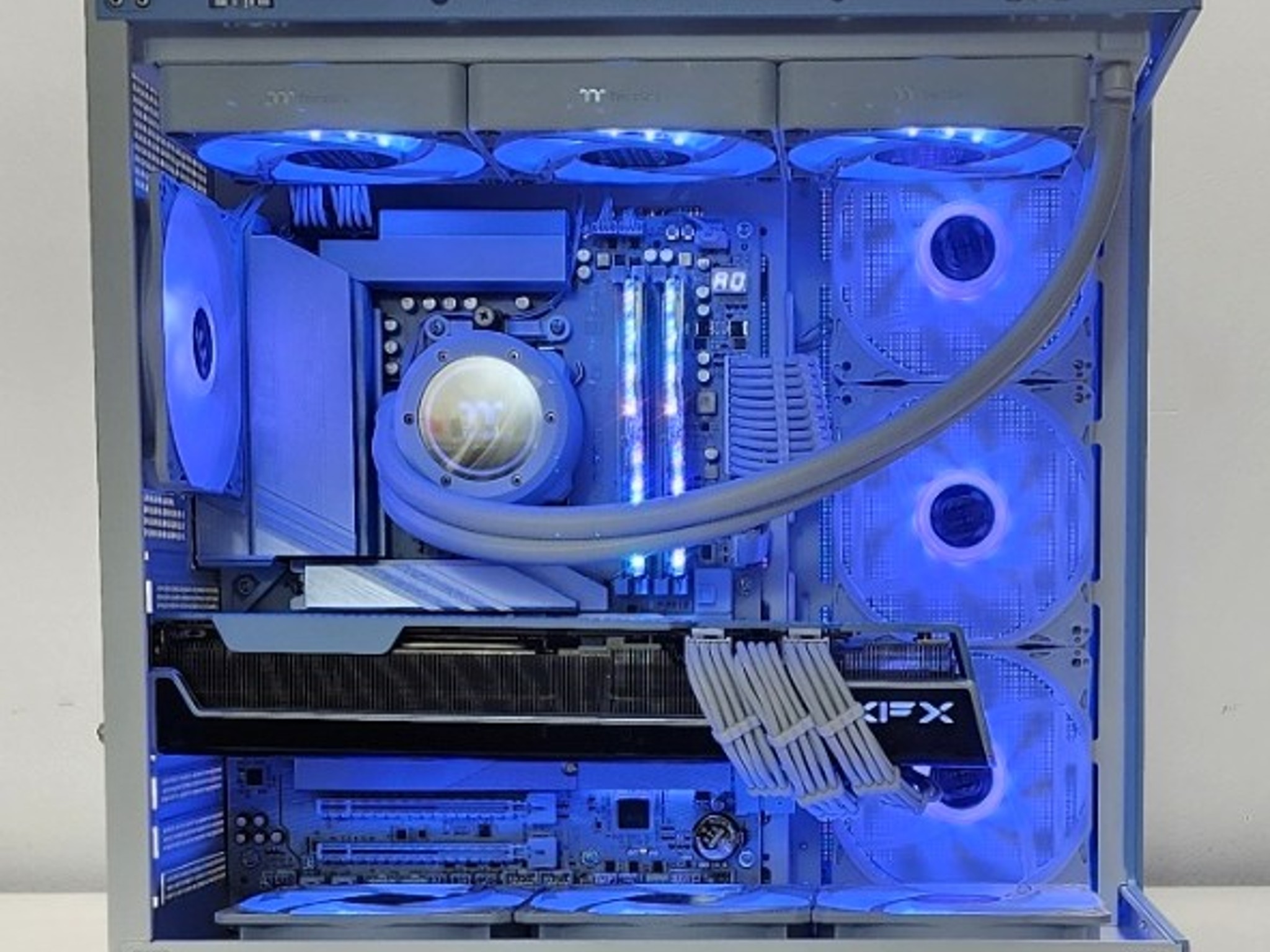 Elegant Blue/White Custom 1440P/4K Gaming System - 7800X3D - 7900XTX