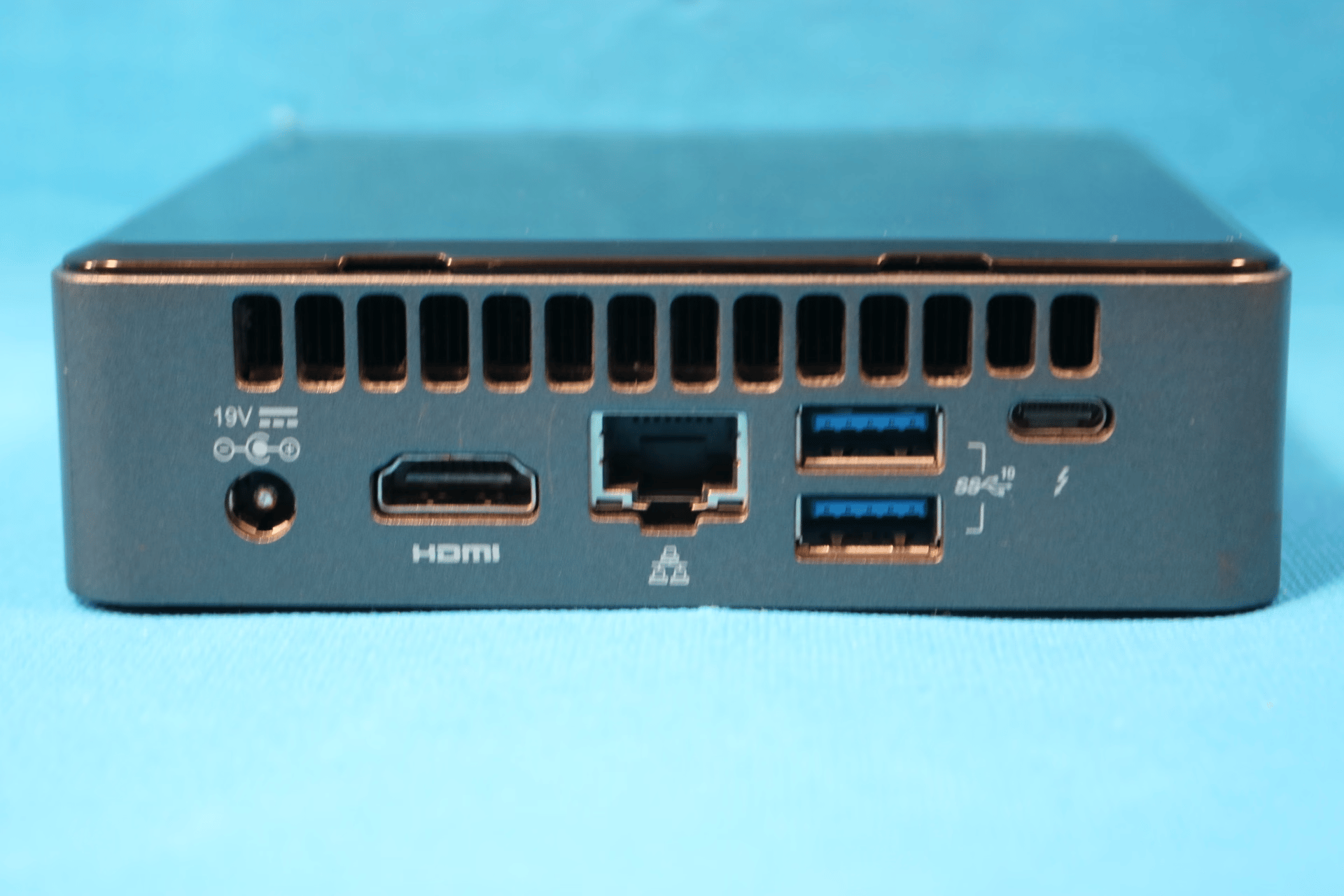 Intel NUC 8th Gen i5-8259U 2.30ghz Quad Core 16GB RAM 128GB SSD Mini PC Wifi/BT