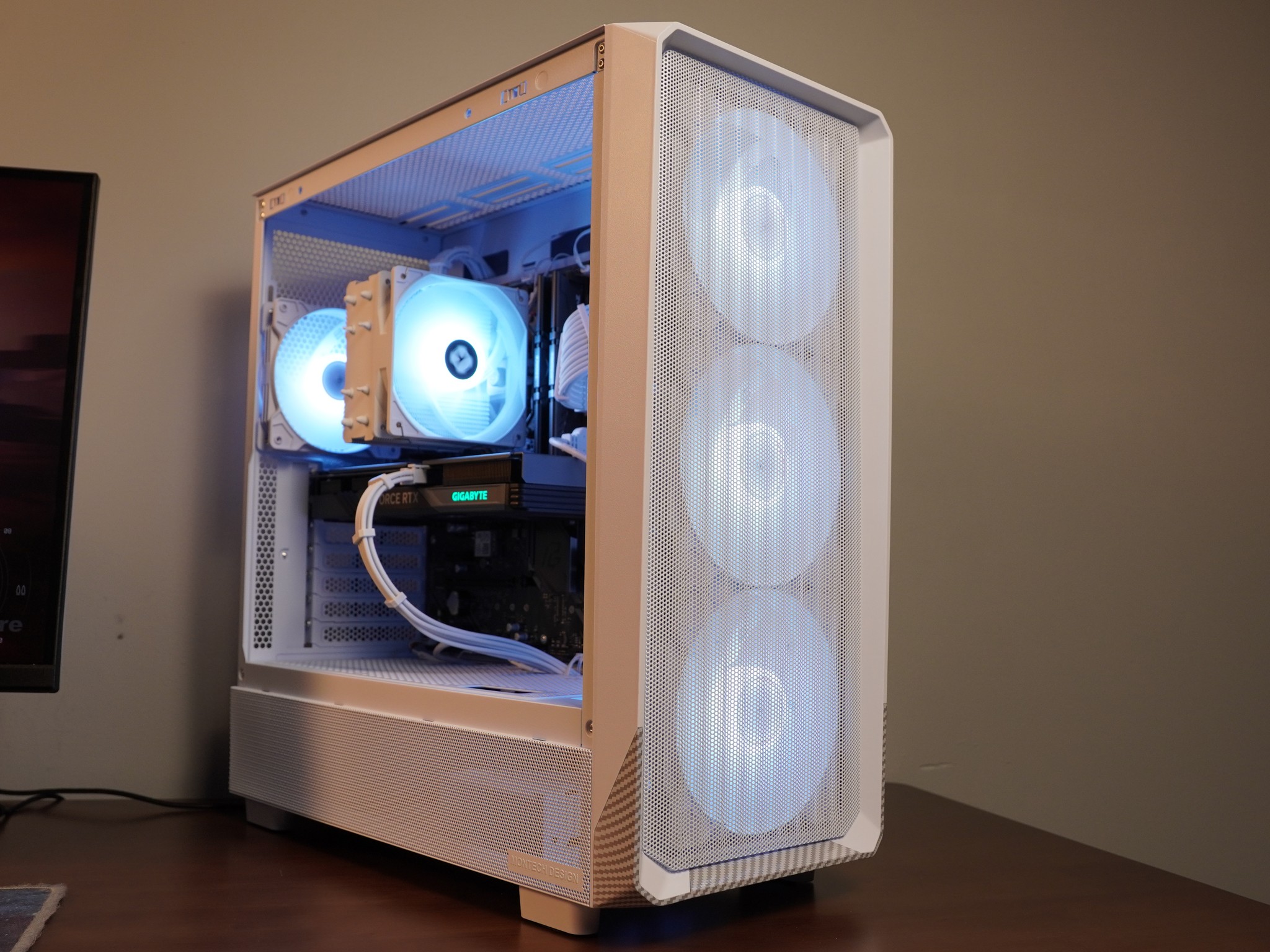 🤍ARCTIC🤍 1440p/1080p GAMING MACHINE 💚RTX 4060 🧡 Ryzen 5 3600 | 16GB | WIFI | WIN 11