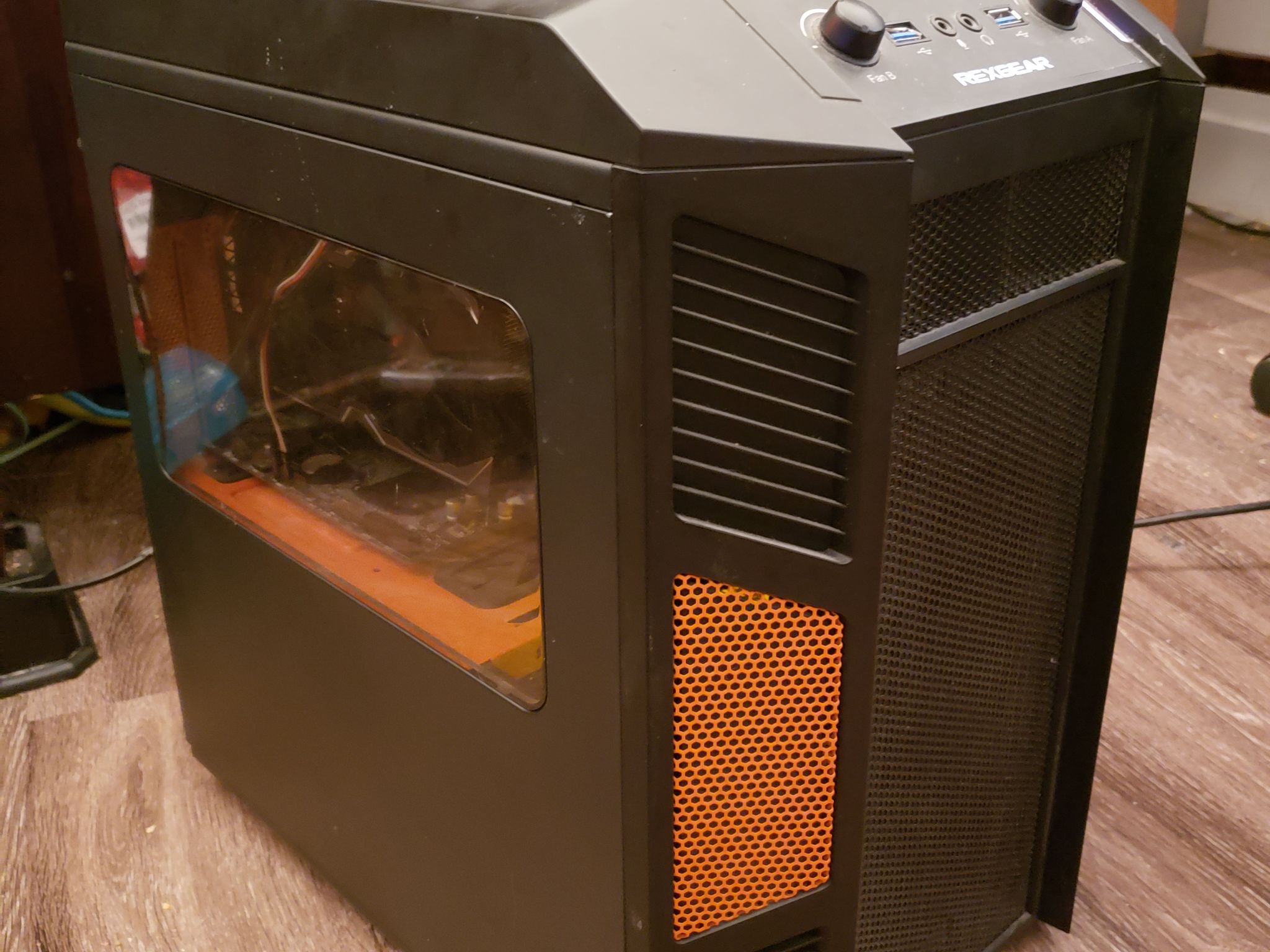 USED Custom PC, i5 8400 3.80GHz, 2x4gb DDR4, GTX 1060 6gb, 256Gb SSD + 2TB HDD