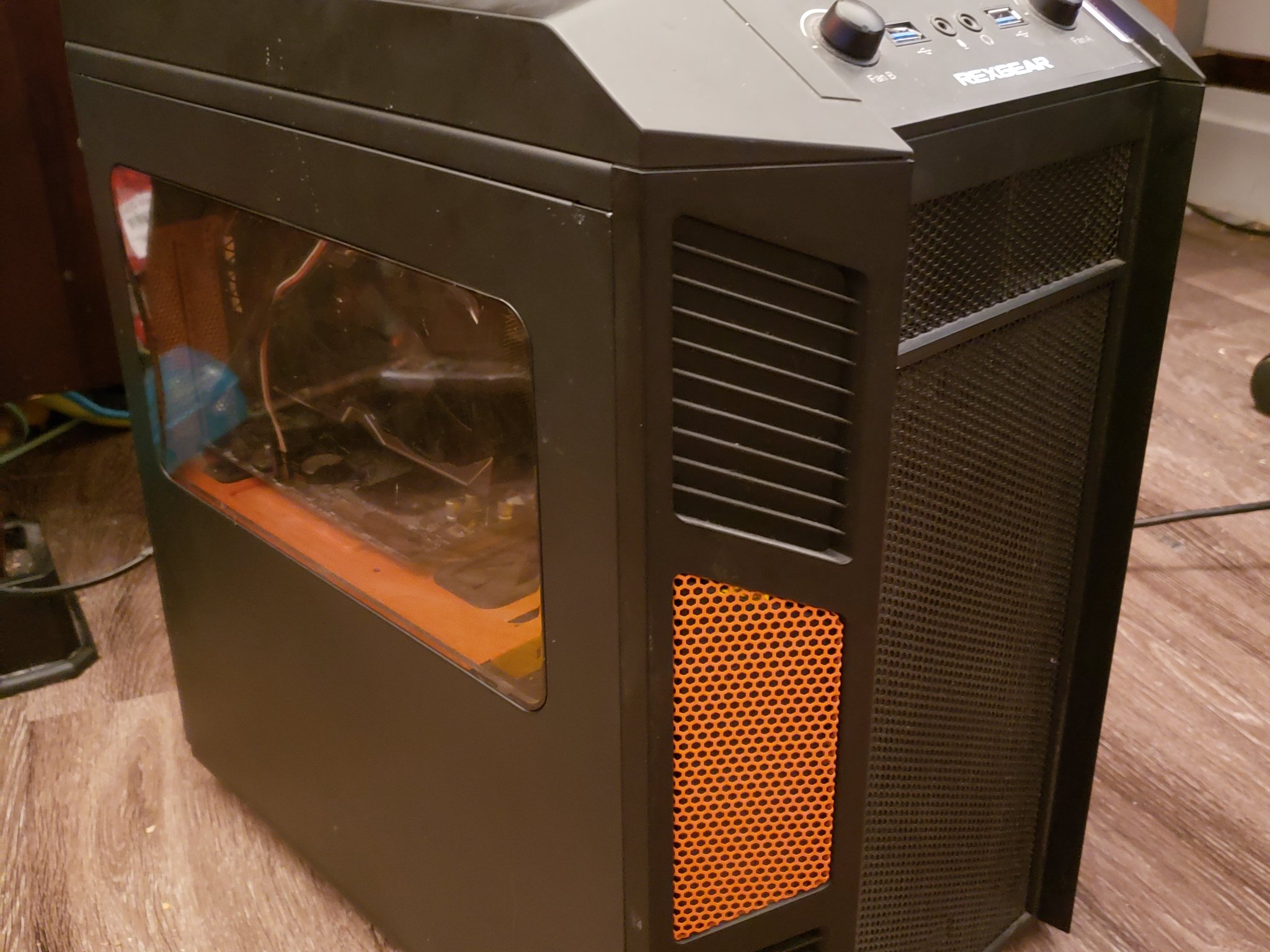 USED Custom PC, i5 8400 3.80GHz, GTX 1060 6gb, 256Gb SSD + 2TB HDD