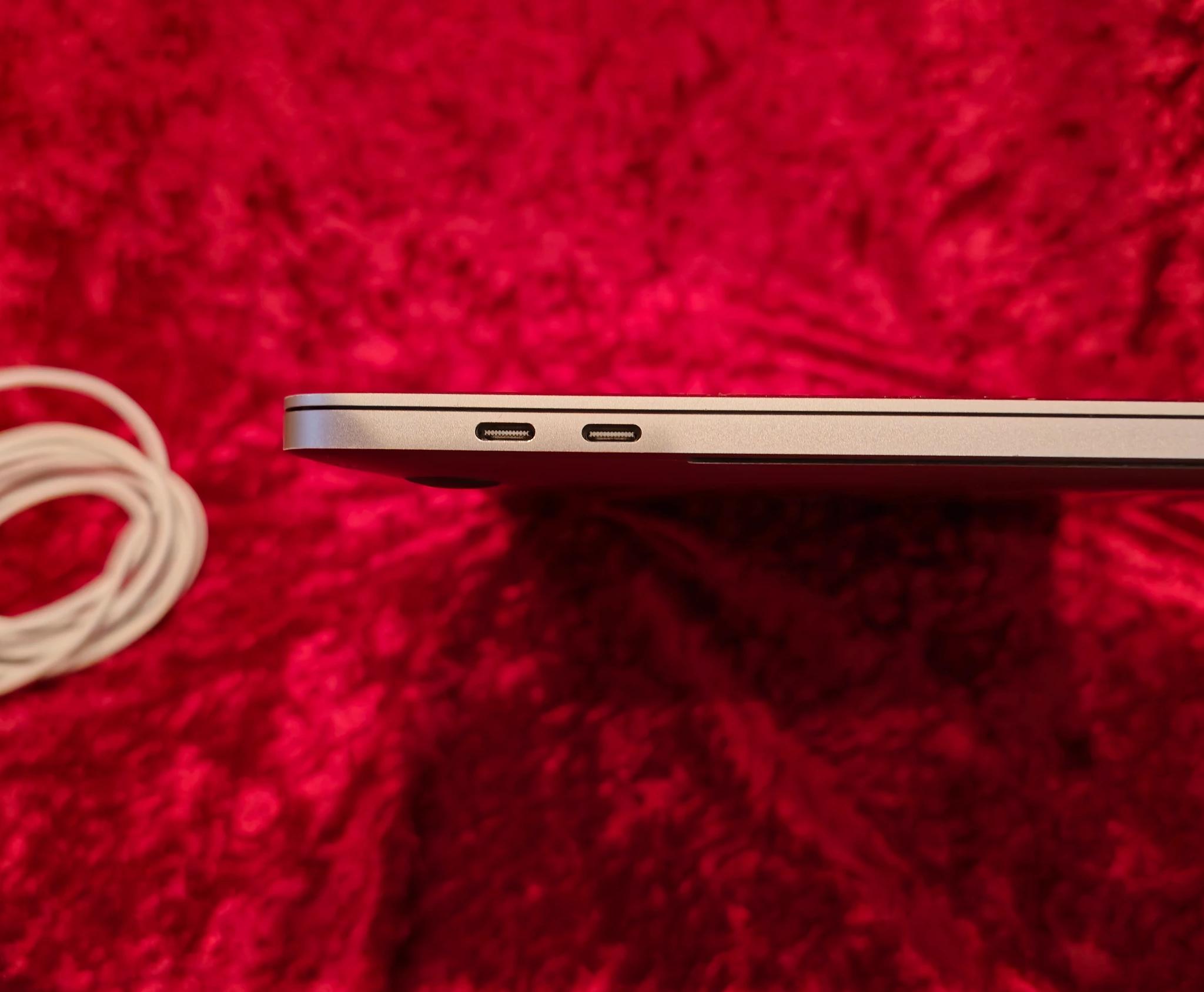 MacBook Pro Mid-2017 13in A1706 EMC3163