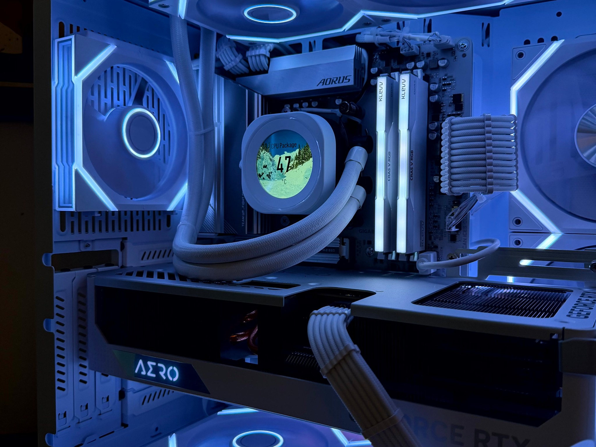 Aurskriða - RTX 4080 Super OC | Ryzen 9 7900x3d | 32GB RAM @6400 | 3TB Total NVME | 1200W Gold
