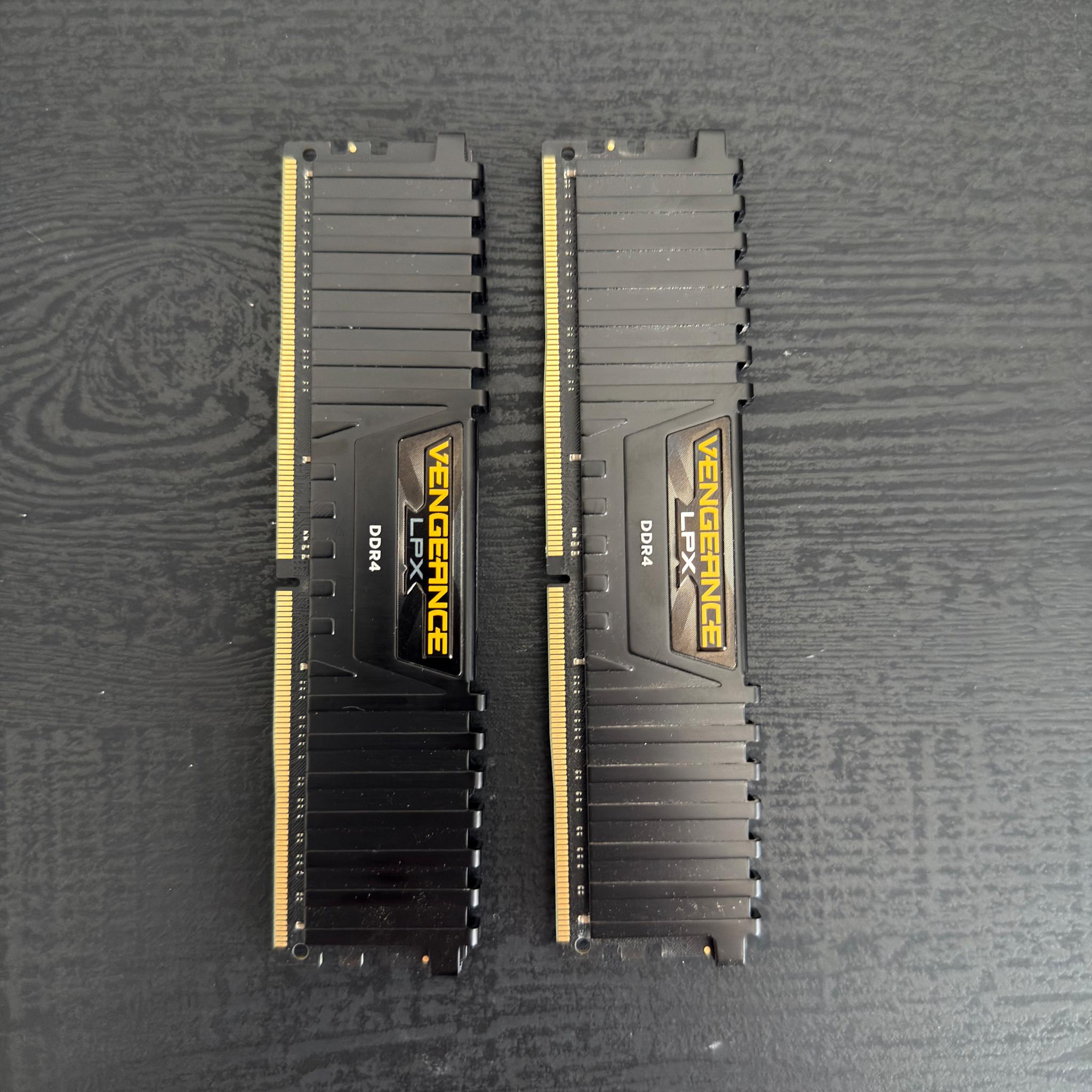 32GB DDR4 Corsair Vengeance RAM