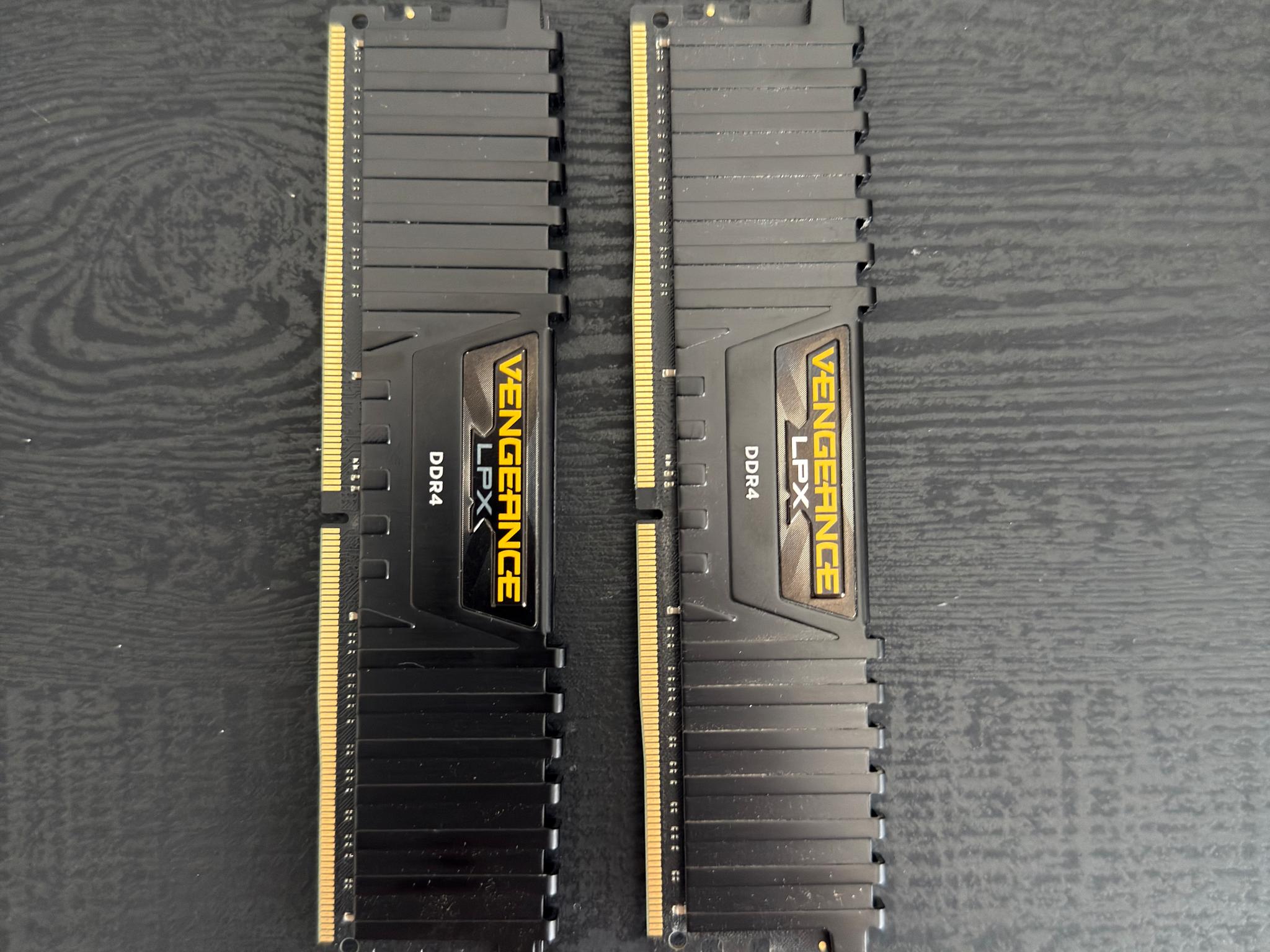 32GB DDR4 Corsair Vengeance RAM