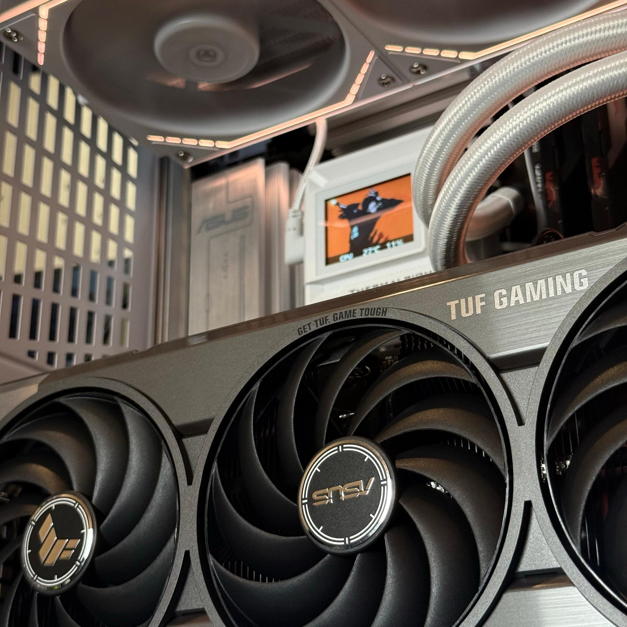 GeForce RTX 5070 Ti Custom Gaming PC - Ryzen 7 9800X3D, 32GB RAM