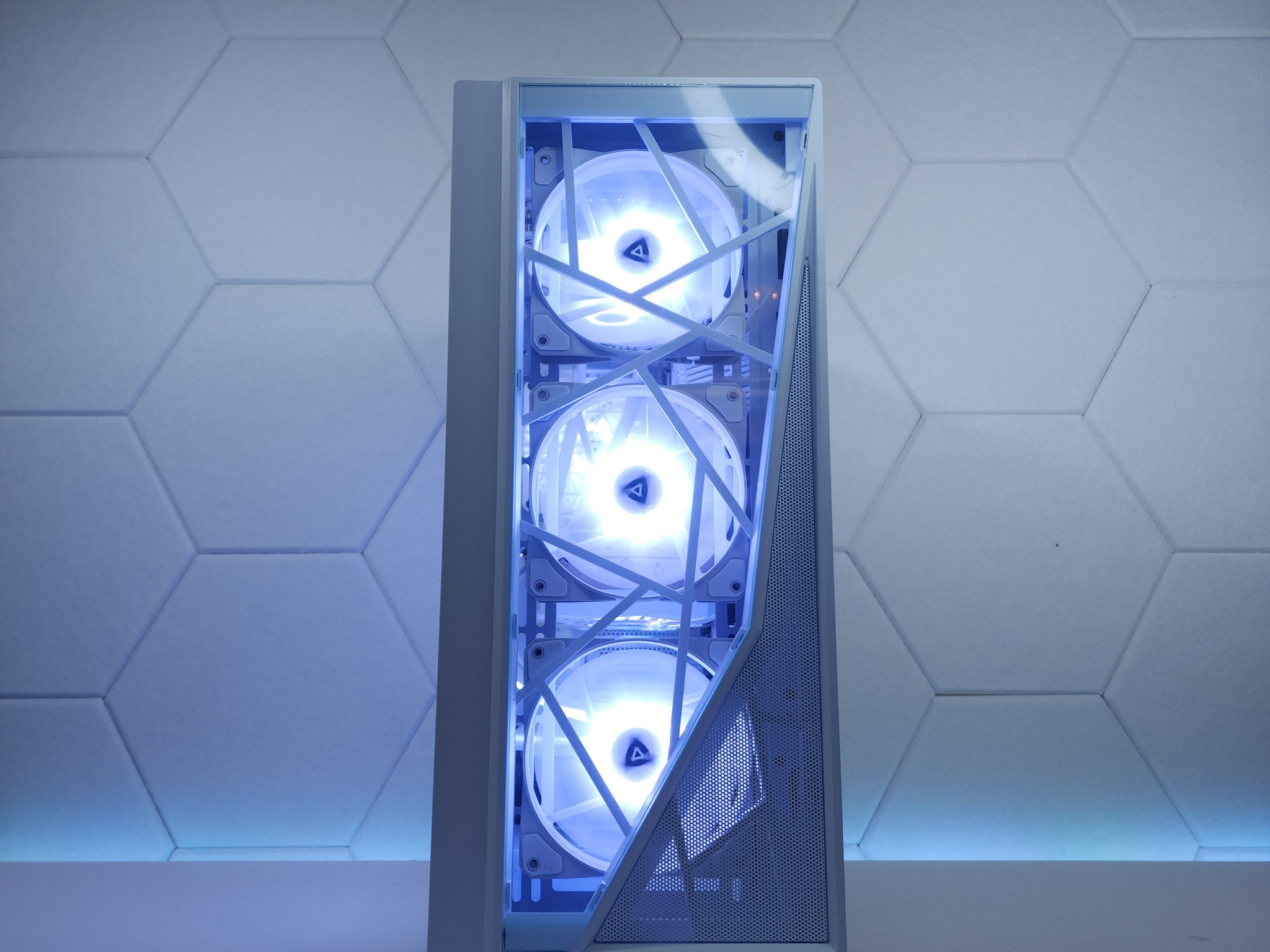 🤍🤍RX 7700XT | Core i5 12600K | 32GB 3200MHz | 1TB NVMe SSD Gen 4