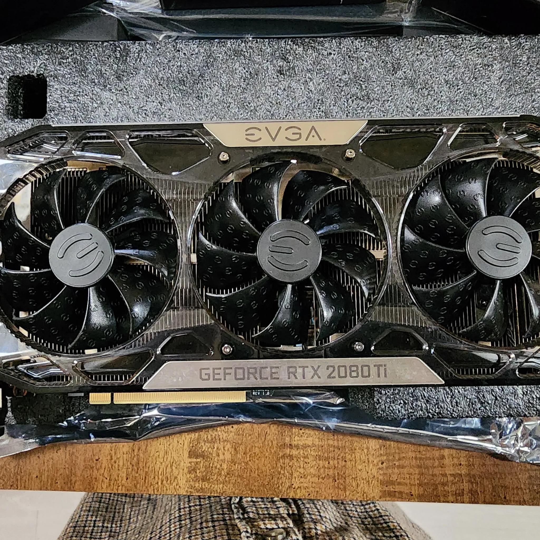 EVGA Nvidia GeForce  RTX  2080 Ti  FTW3 ULTRA GAMING pn 11g-p4-2487-kr with lots of xtras Carbon Kit