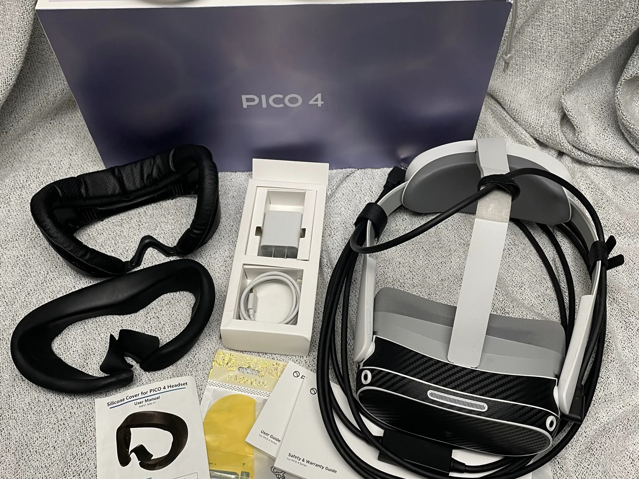 Pico 4 with accessories, used in good condition