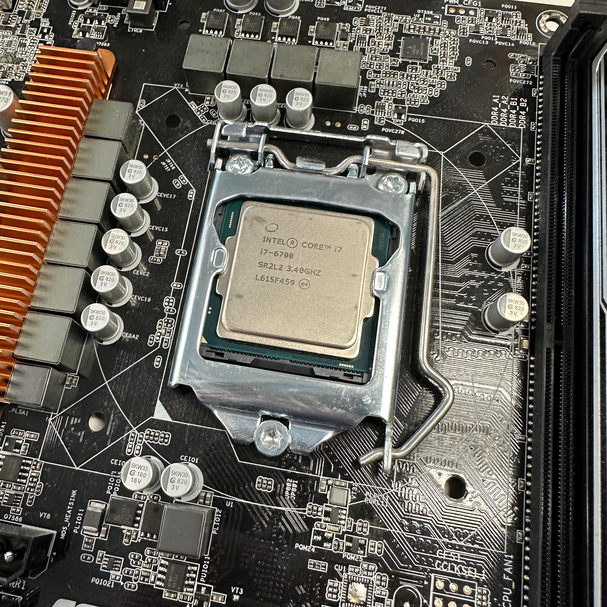 i7 6700 - Z170 - 32gb RAM - 1tb NVMe Combo