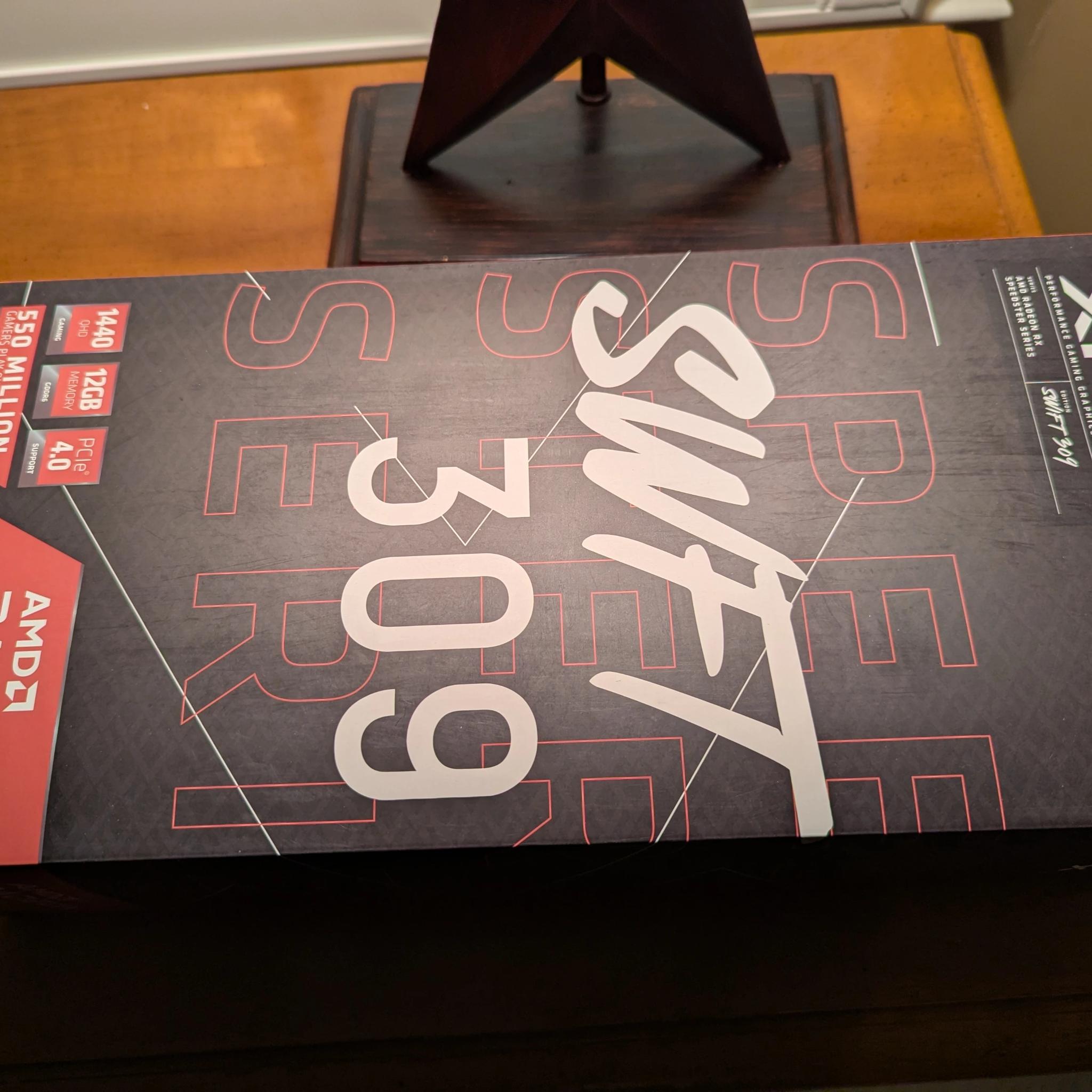 XFX Speedster SWFT309 Radeon RX 6700XT