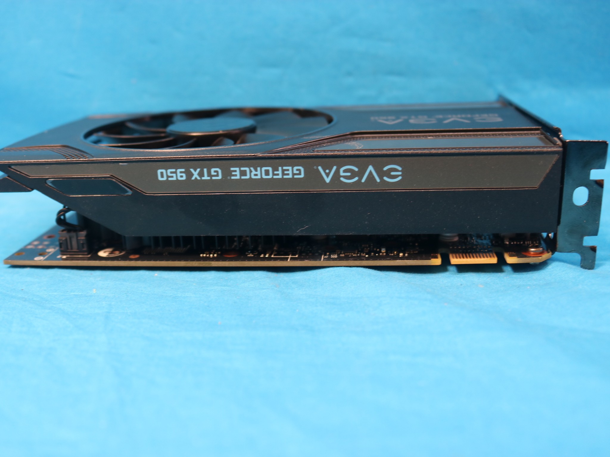 EVGA NVIDIA GeForce GTX 950 2GB GDDR5 PCIe 3.0 x16 Desktop GPU 02G-P4-0952-KR