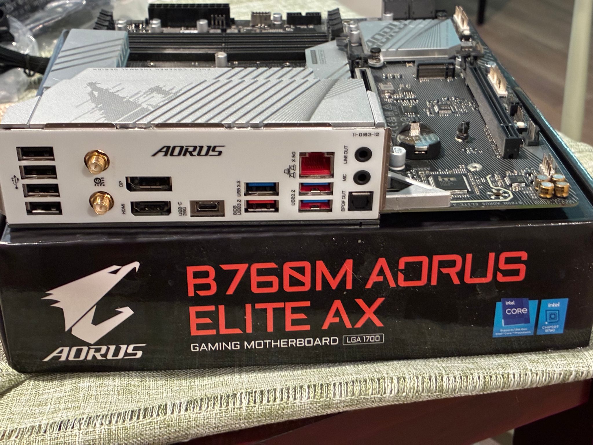 Gigabyte B760M AORUS ELITE AX + Intel I5-13600kf
