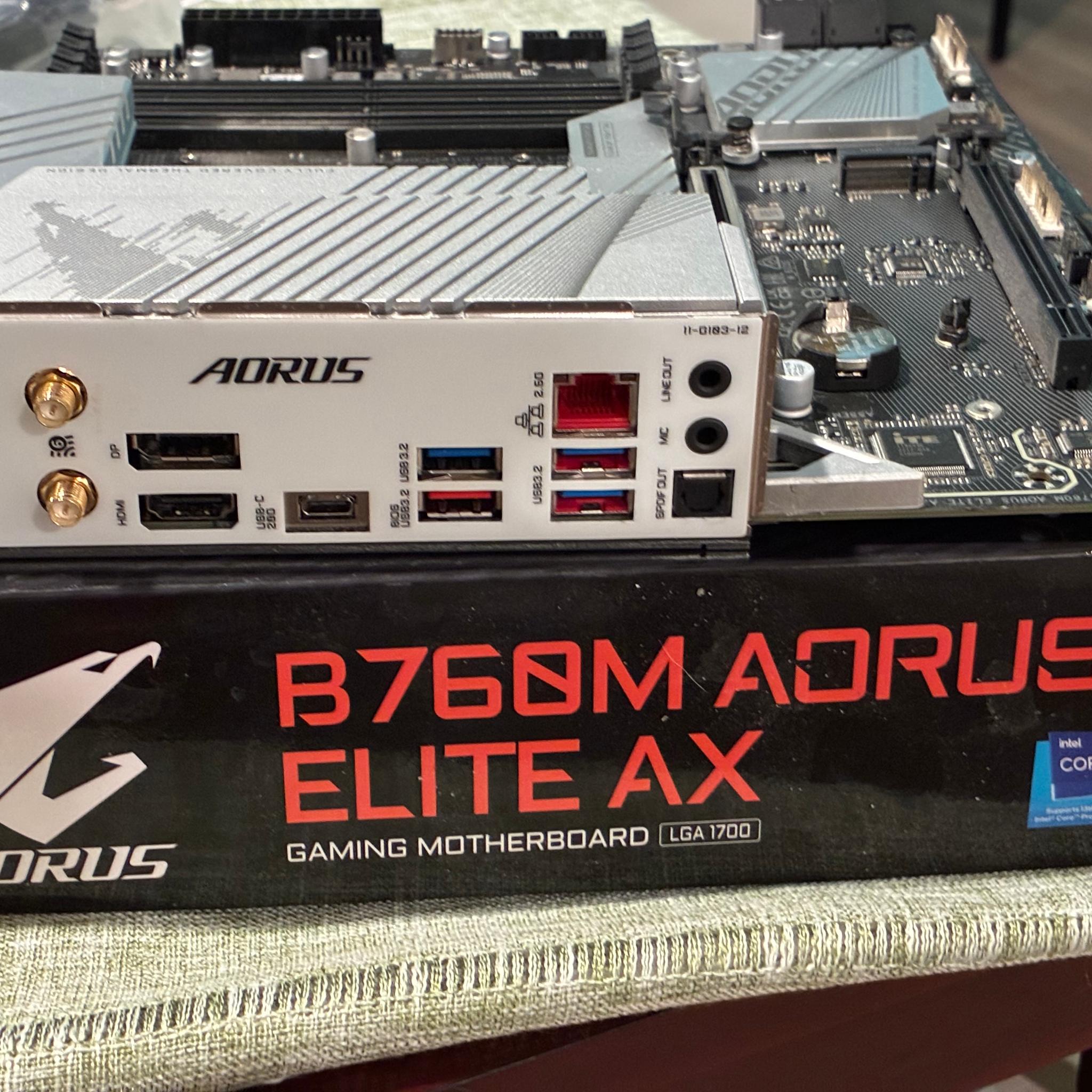 Gigabyte B760M AORUS ELITE AX + Intel I5-13600kf