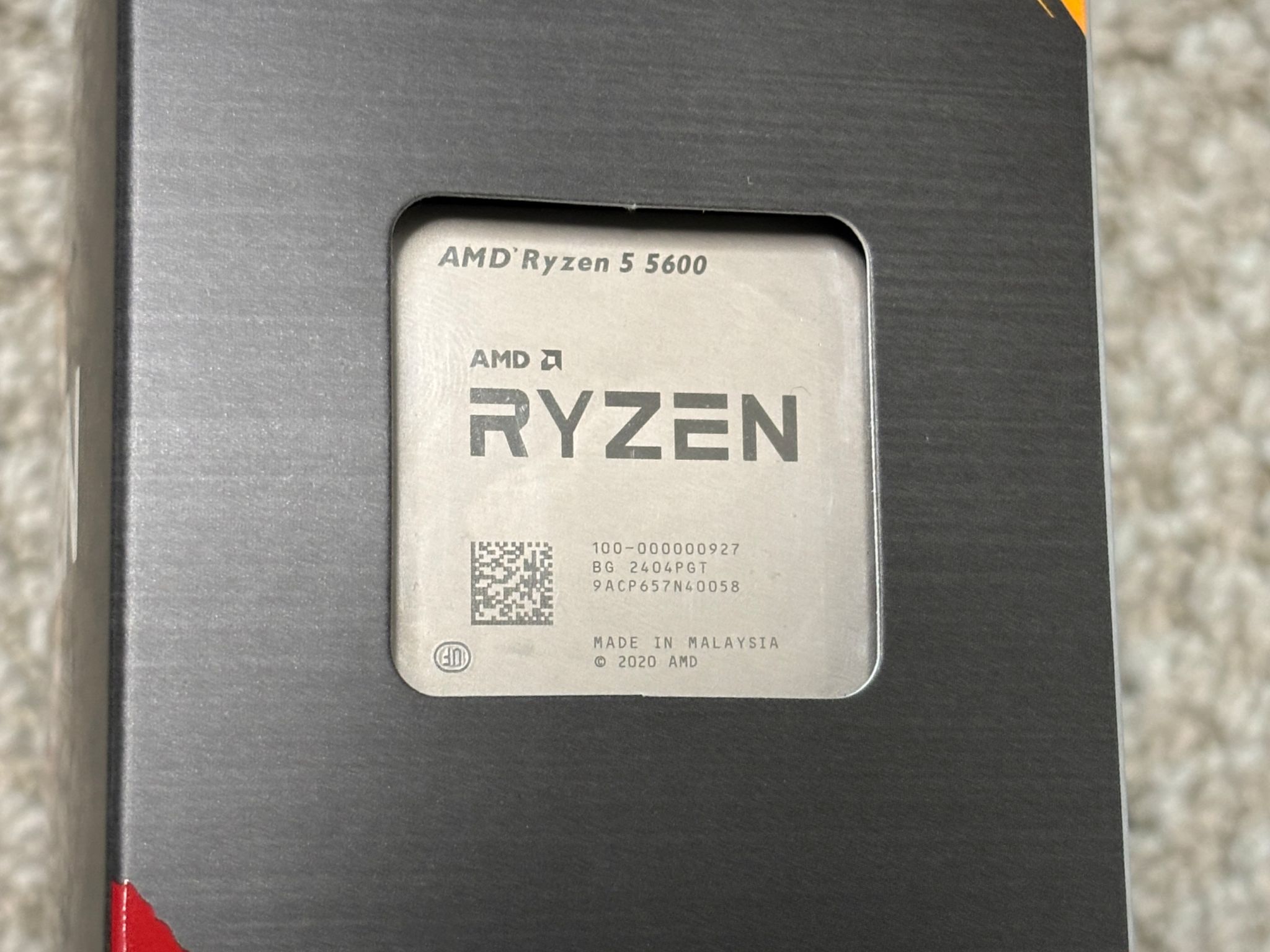 AMD RYZEN 5 5600 includes fan