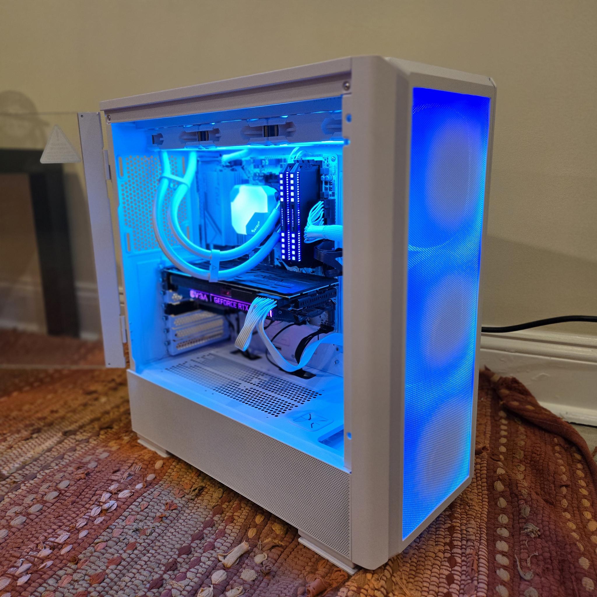 Merlin I / 3700X/2080Ti White/Black Gaming PC