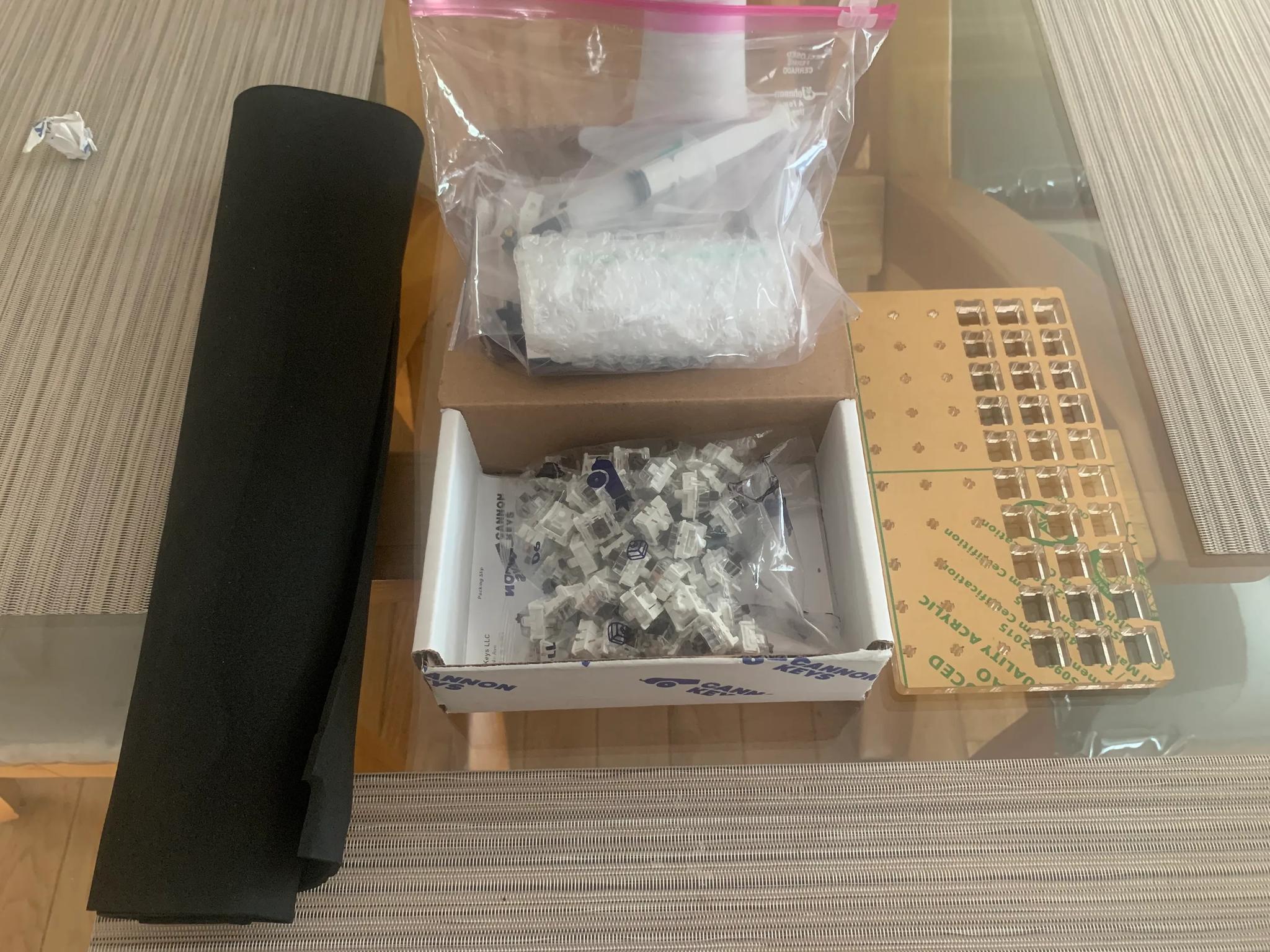 RK68 Keyboard / Logitech G305 Mouse