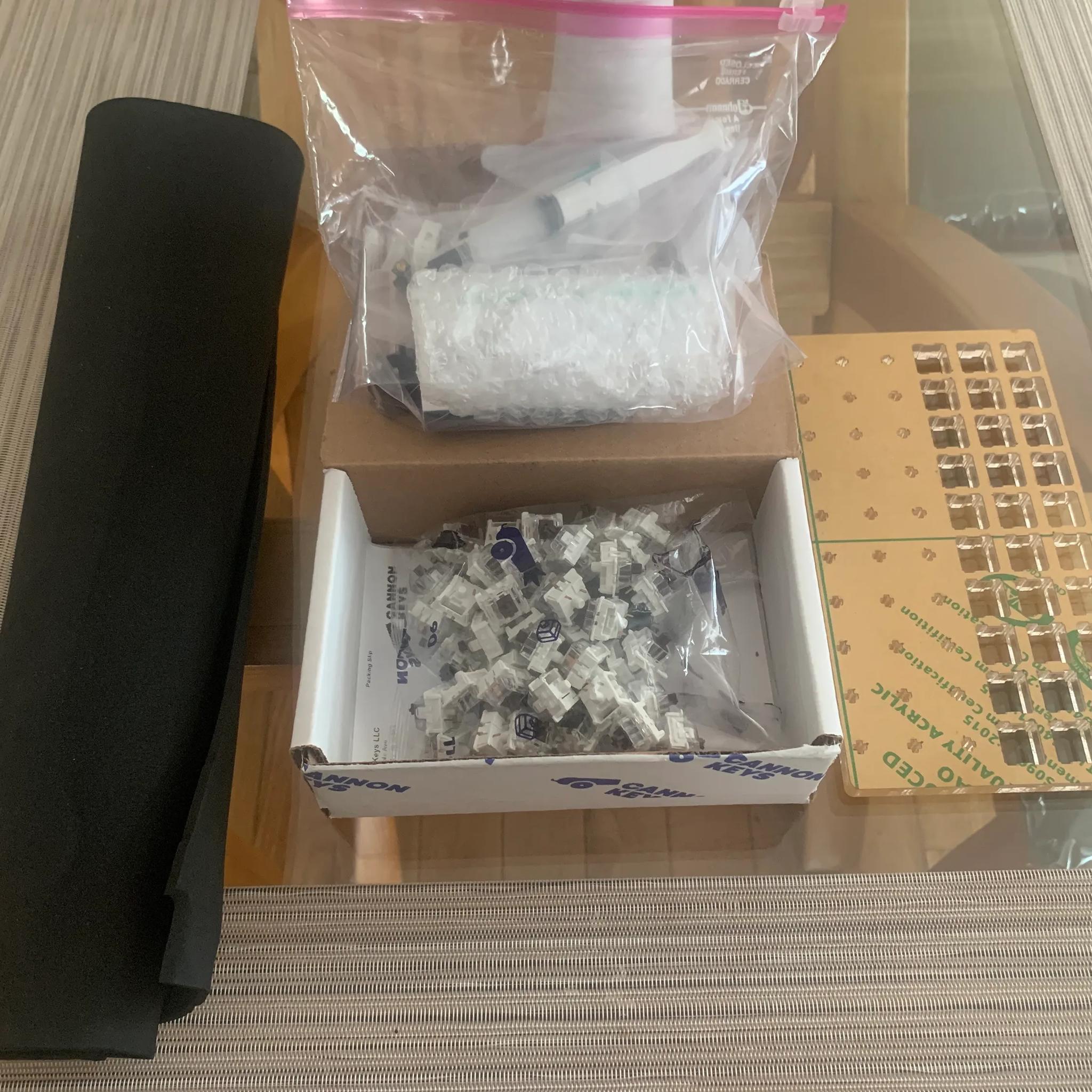 RK68 Keyboard / Logitech G305 Mouse