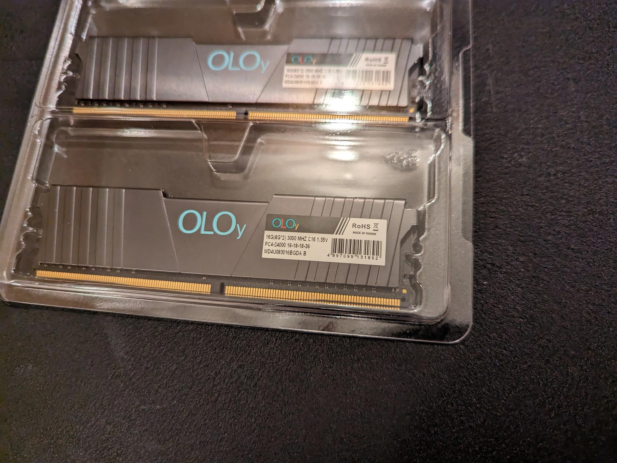 OLOy 16GB (2x8GB) DDR4-3000 CL16 Memory
