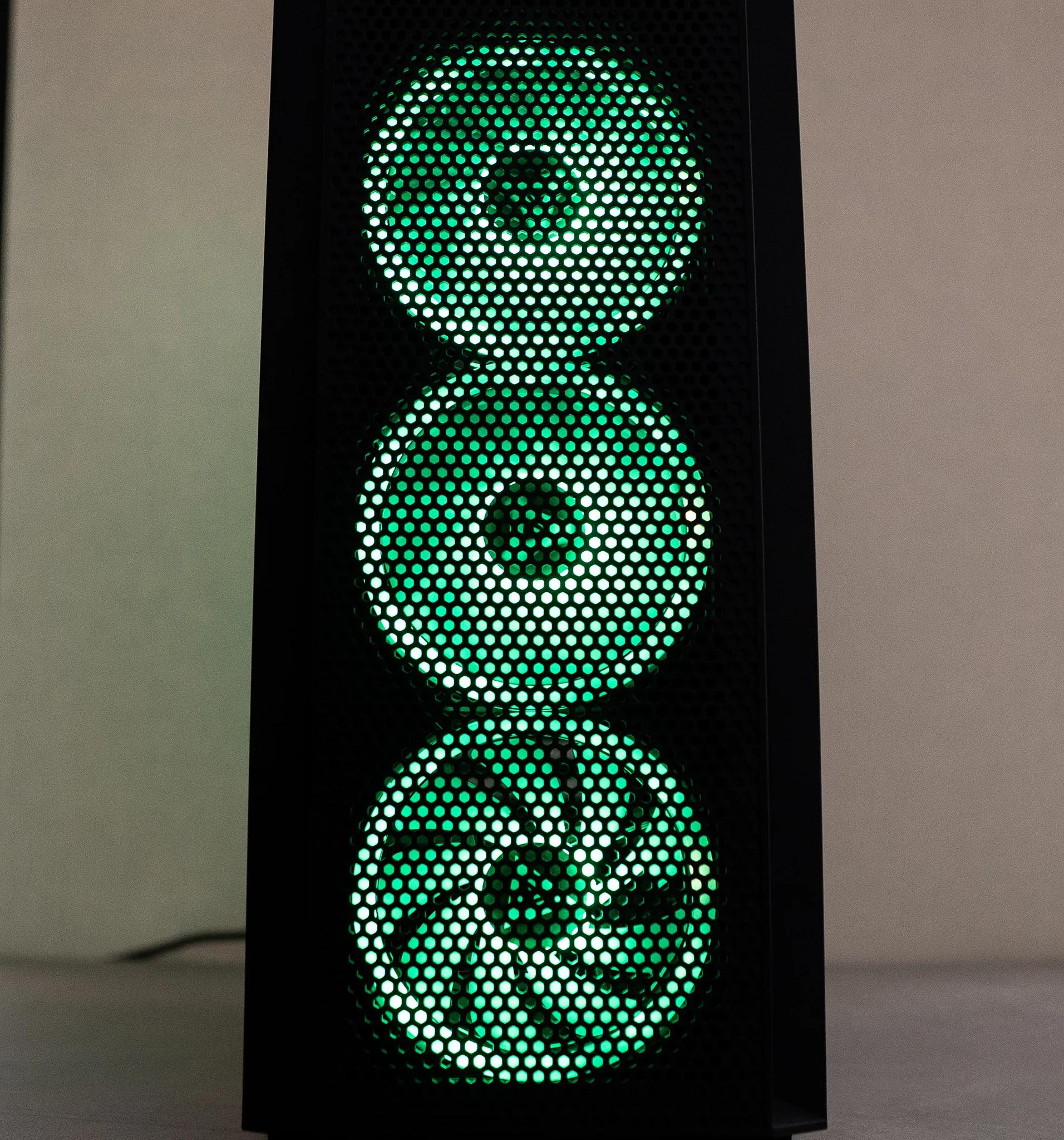 🟢⚪ | INTEL i7 7700K | RX 570 | 8GB DDR4 RAM | 256GB NVME SSD | Mint Monster |