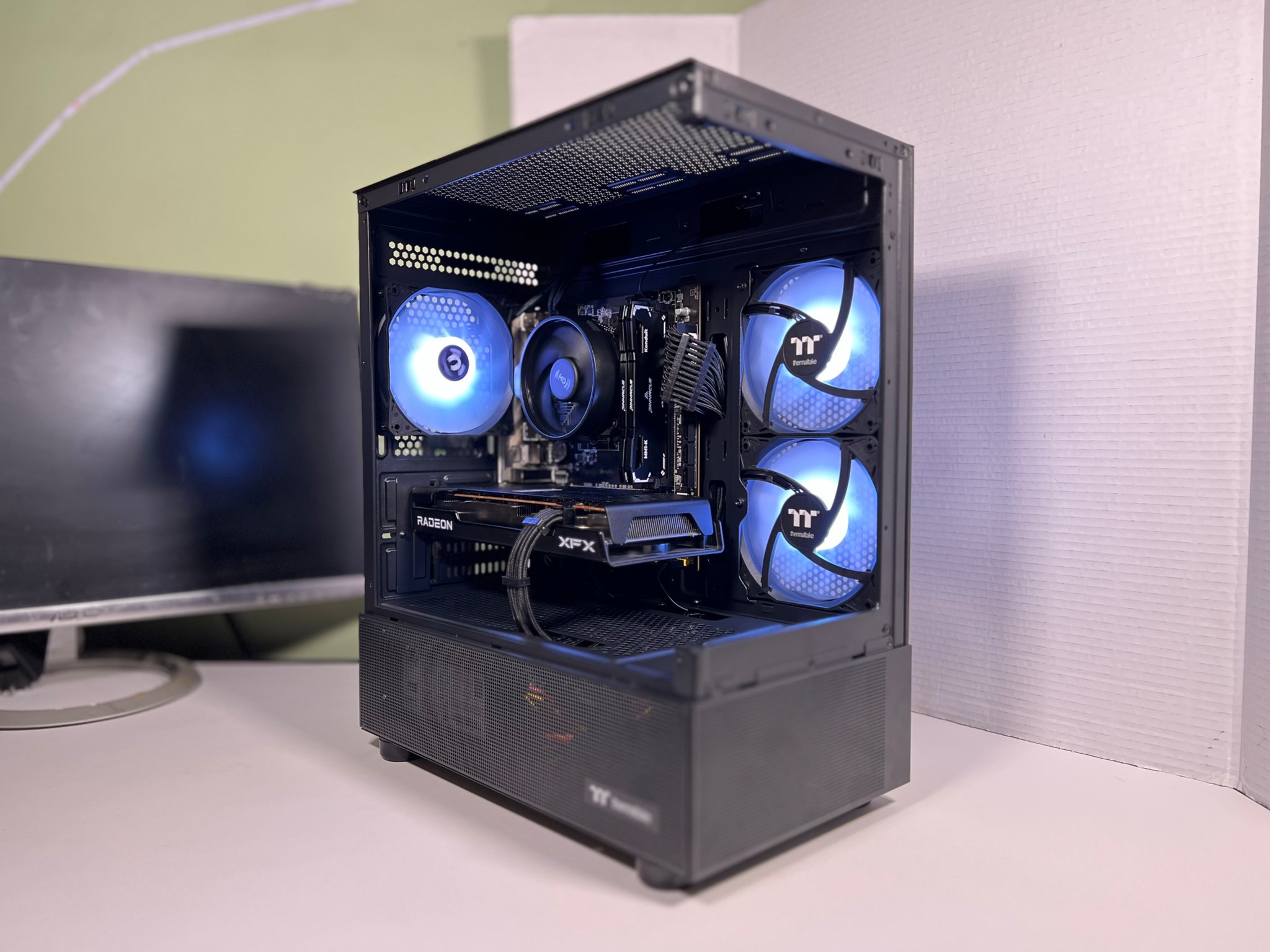 R5 5500 + RX 6600 XT | 32GB DDR4 | 2TB NVMe | E-Sports+ Gaming PC