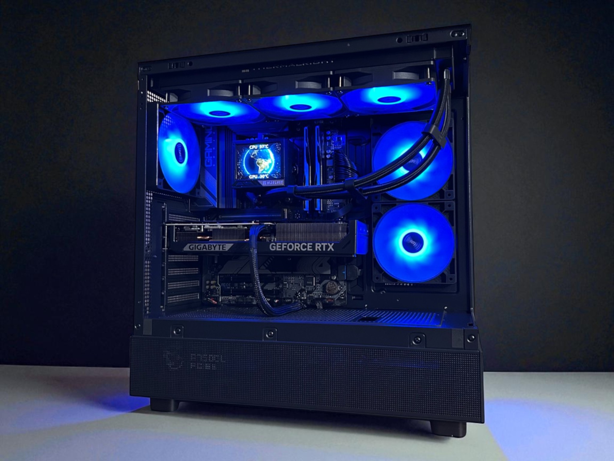 RTX 5070 12GB | Ryzen 7 7700X | 32GB DDR5 6000MT/s | 2TB NVMe | The Wingman RTX V2