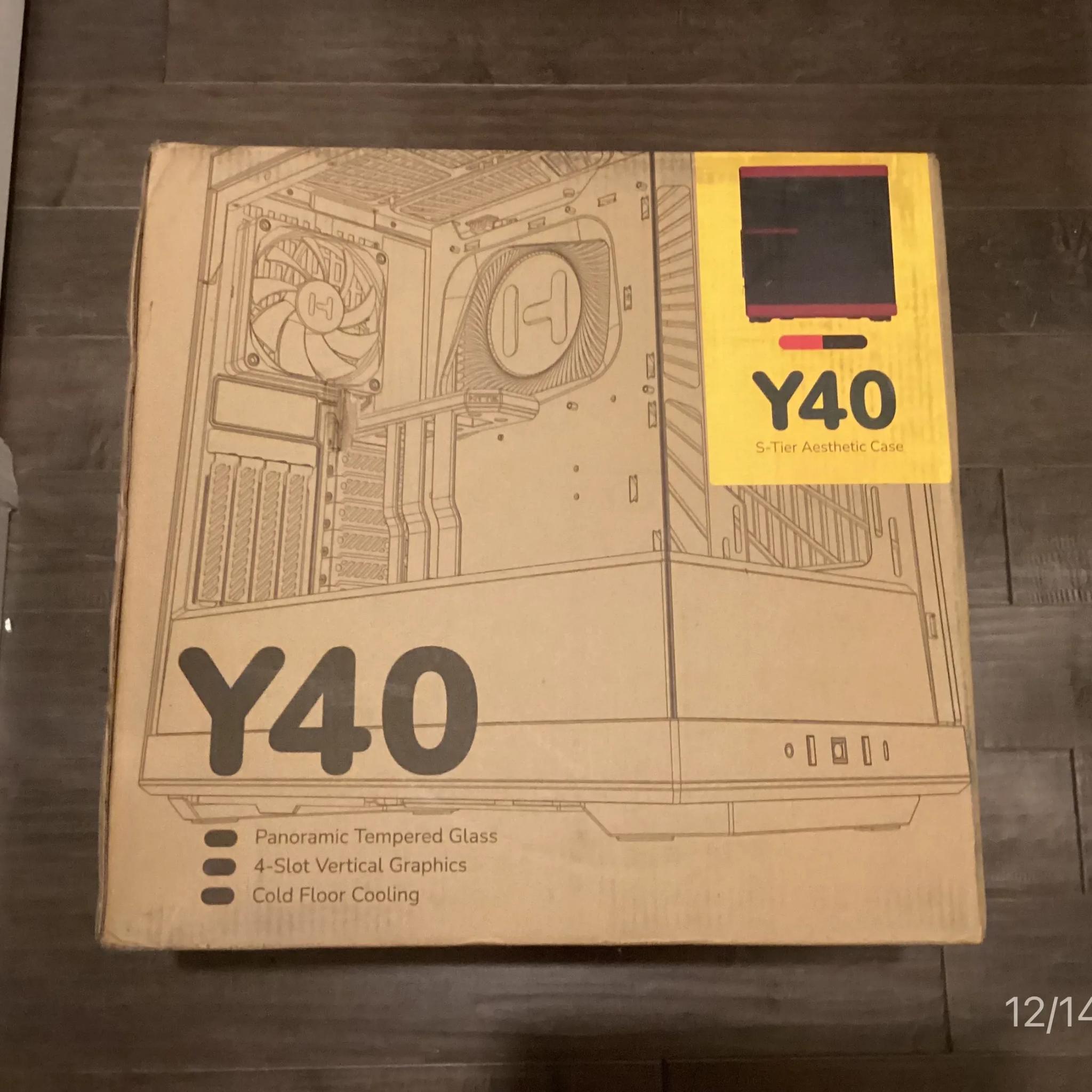 ++ NEW in Factory sealed box ++ Hyte Y40 Black/Red