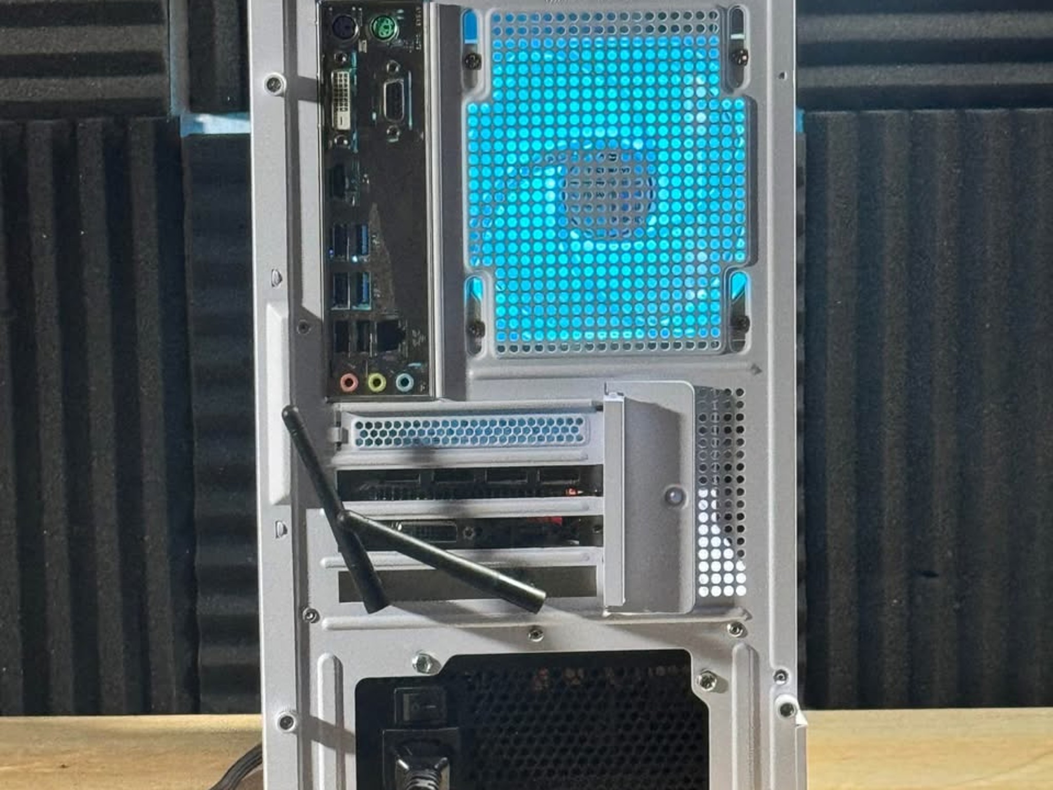 🔥 Gaming PC | RX 570 | Ryzen 3 2300X | 16GB RAM | 512GB SSD | WiFi + BT