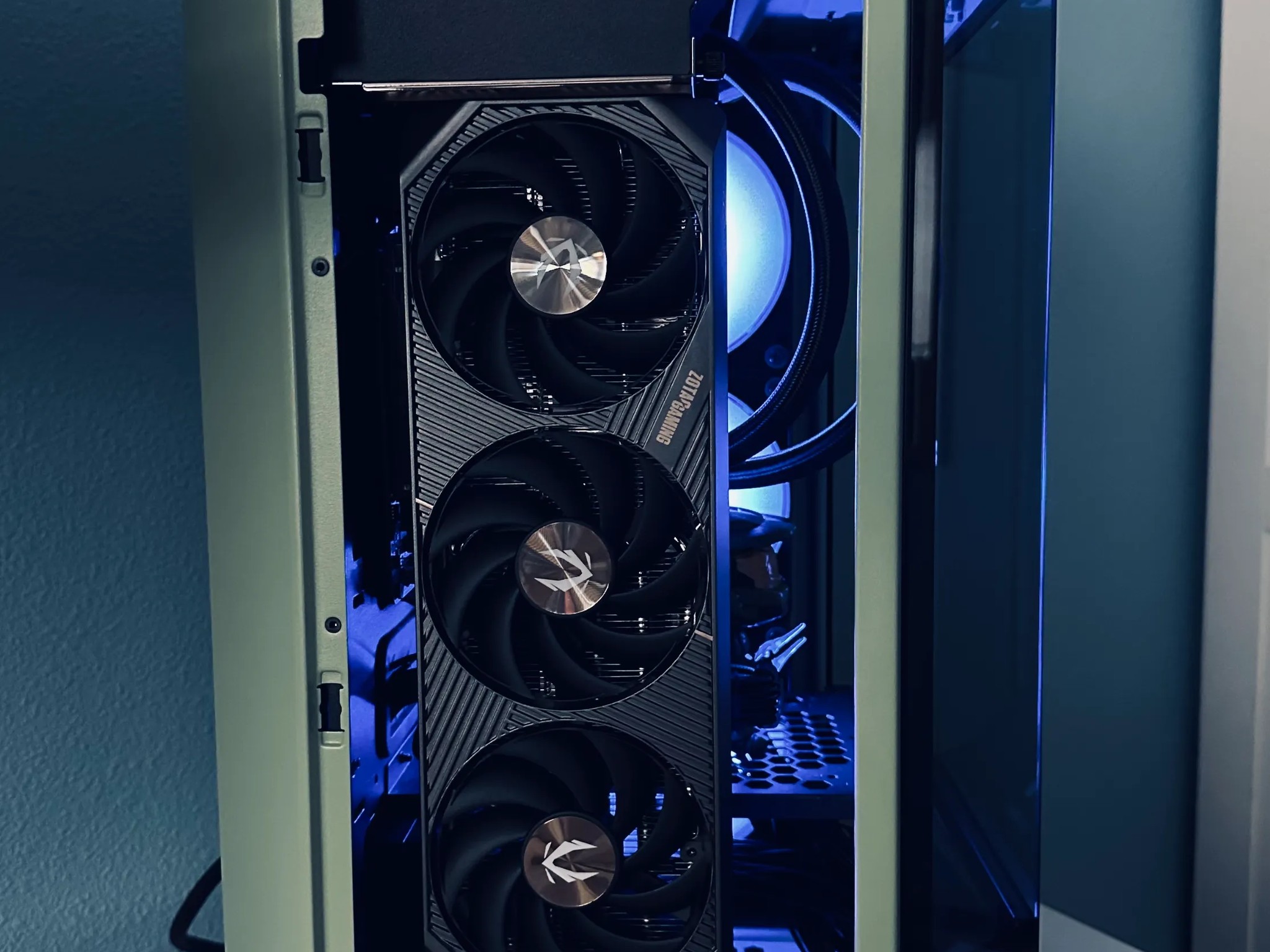 RTX 5070 Ti TOWER 250 HALO THEMED GAMING PC (RYZEN 7 7800X3D, 32GB DDR5 6000)