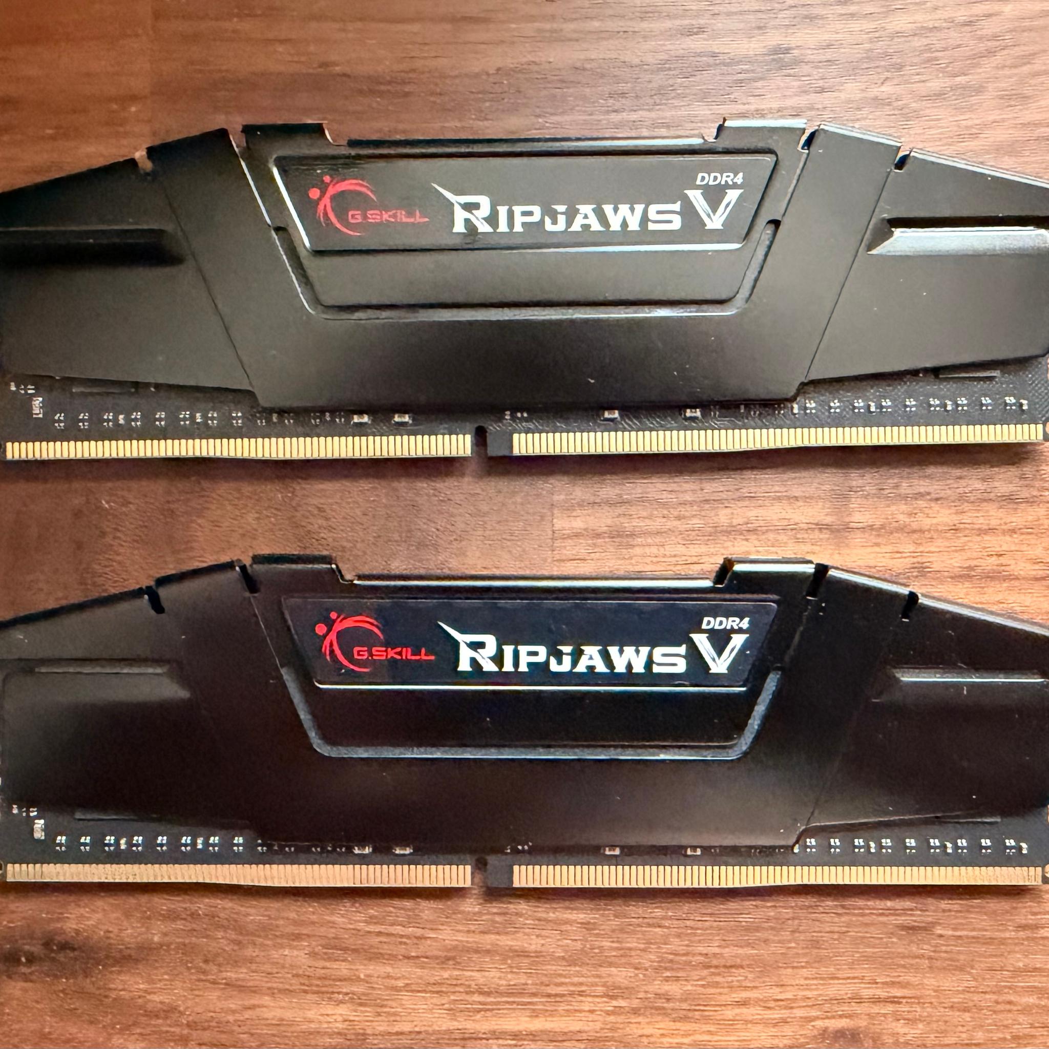 G.Skill Ripjaws V 32 GB (2 x 16 GB) DDR4-3200 CL16 Memory
